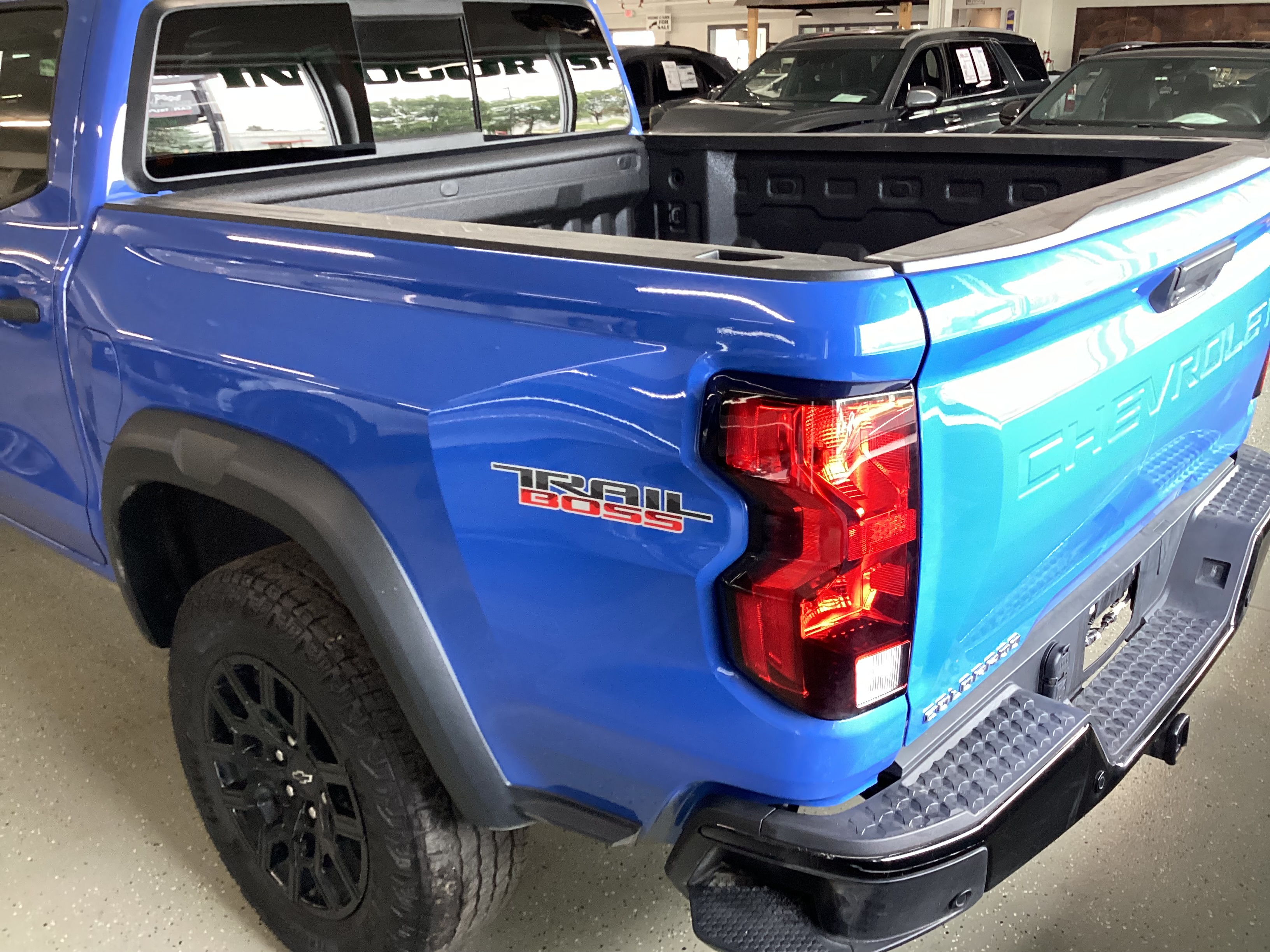 2026 CHEVROLET Colorado 4WD Crew Cab Trail Boss - Image 2