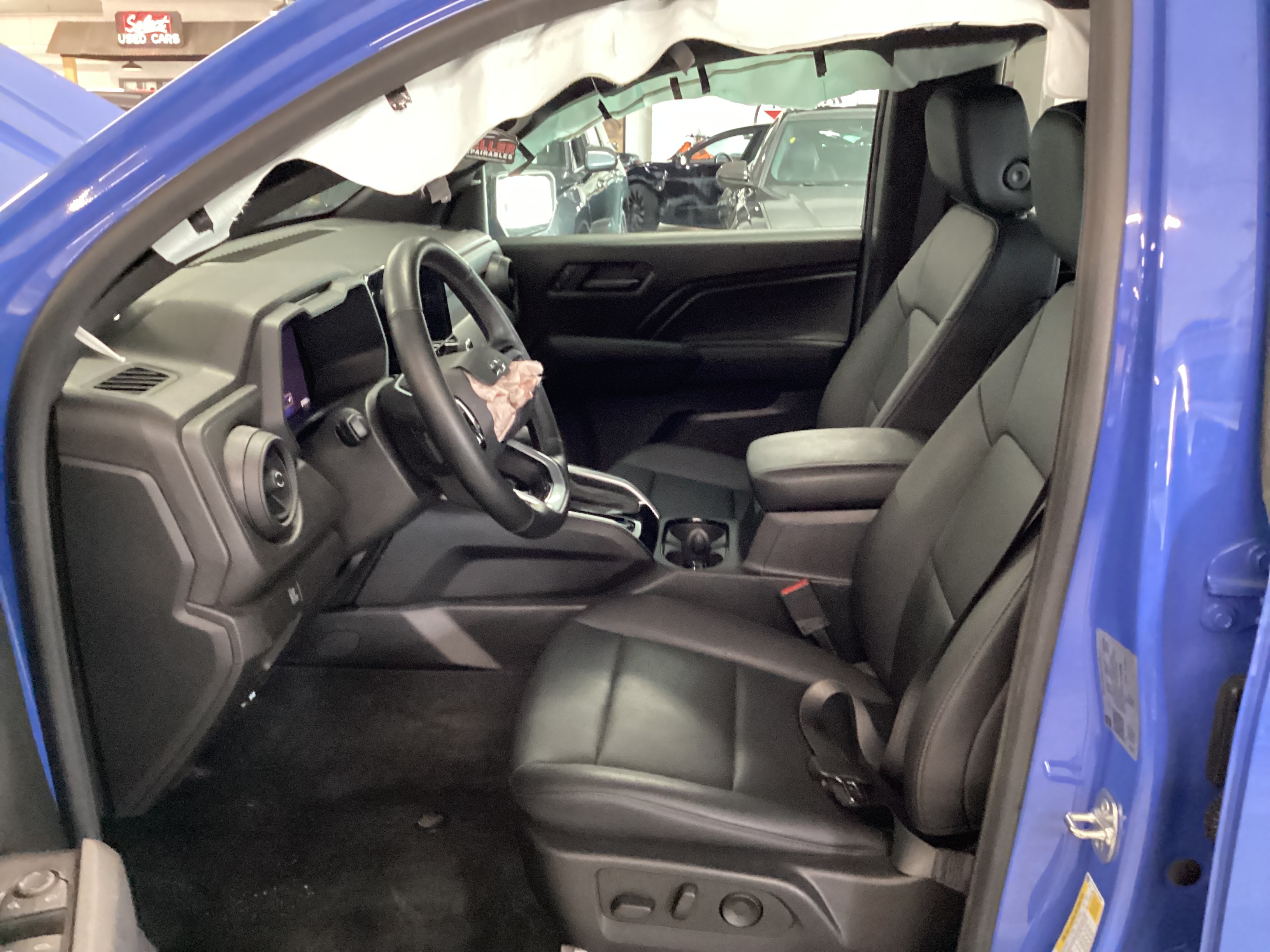 2026 CHEVROLET Colorado 4WD Crew Cab Trail Boss - Image 12