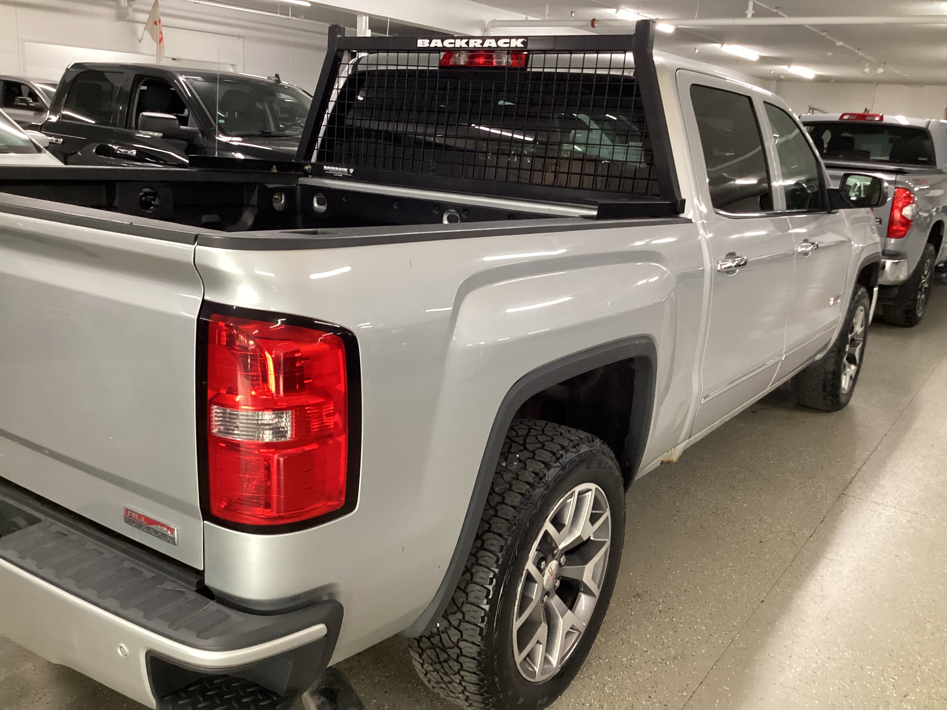 2014 GMC Sierra SLT Crew Cab 4WD - Image 4