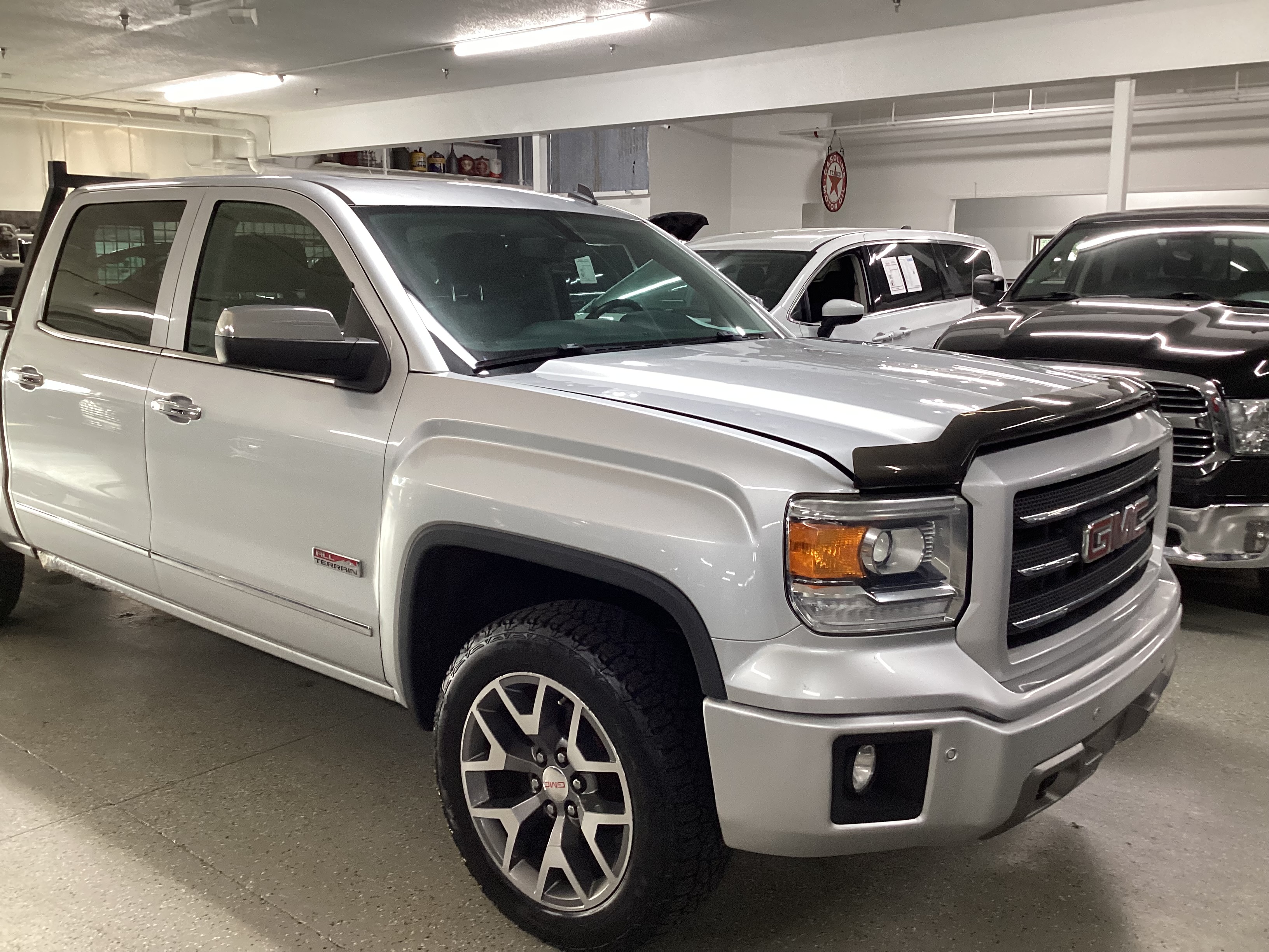 2014 GMC Sierra SLT Crew Cab 4WD - Image 6