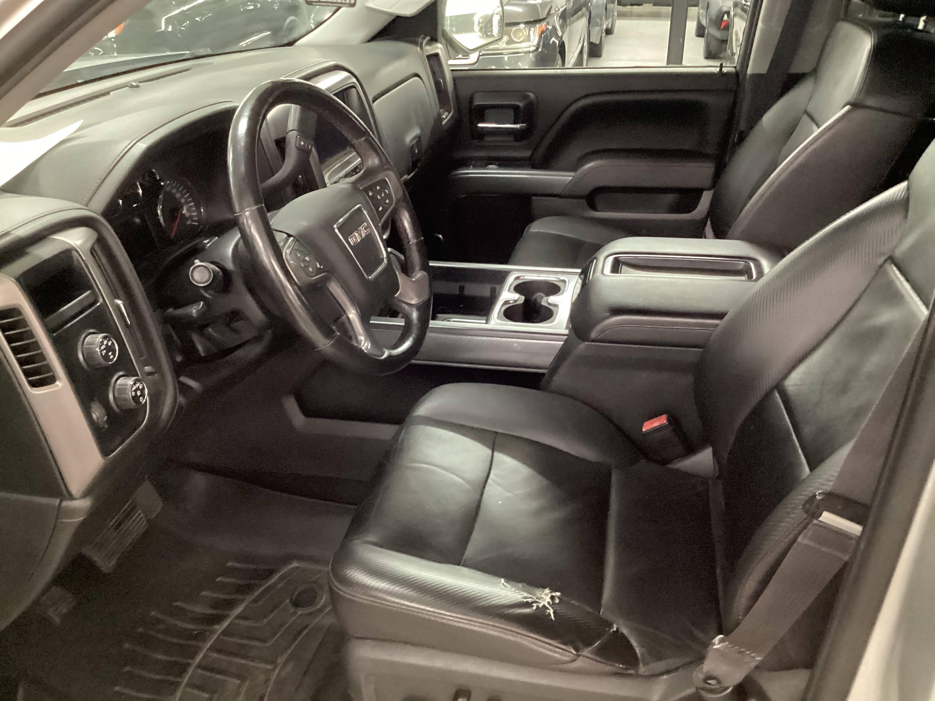 2014 GMC Sierra SLT Crew Cab 4WD - Image 10