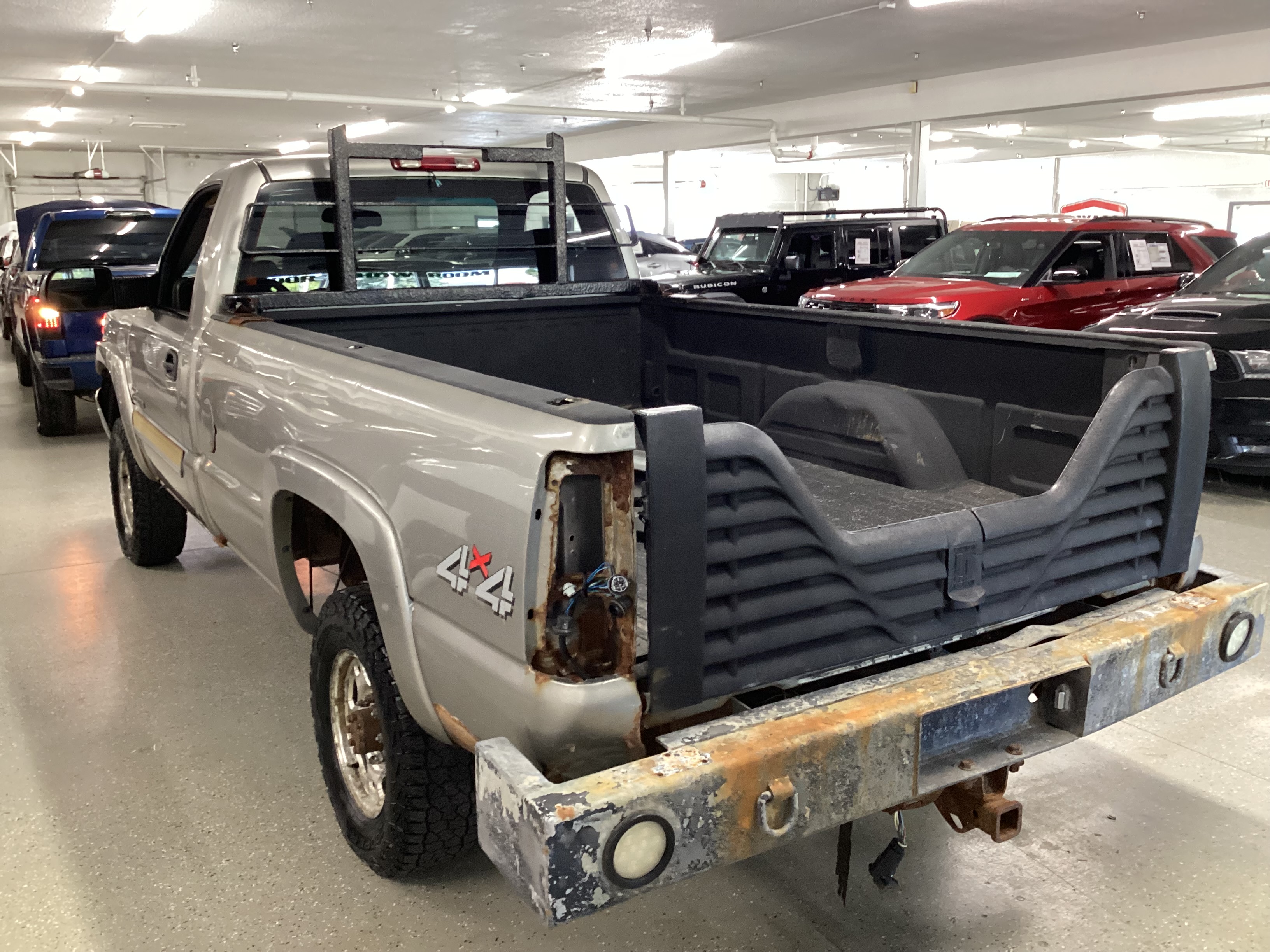 2003 CHEVROLET Silverado 2500HD 4WD - Image 2