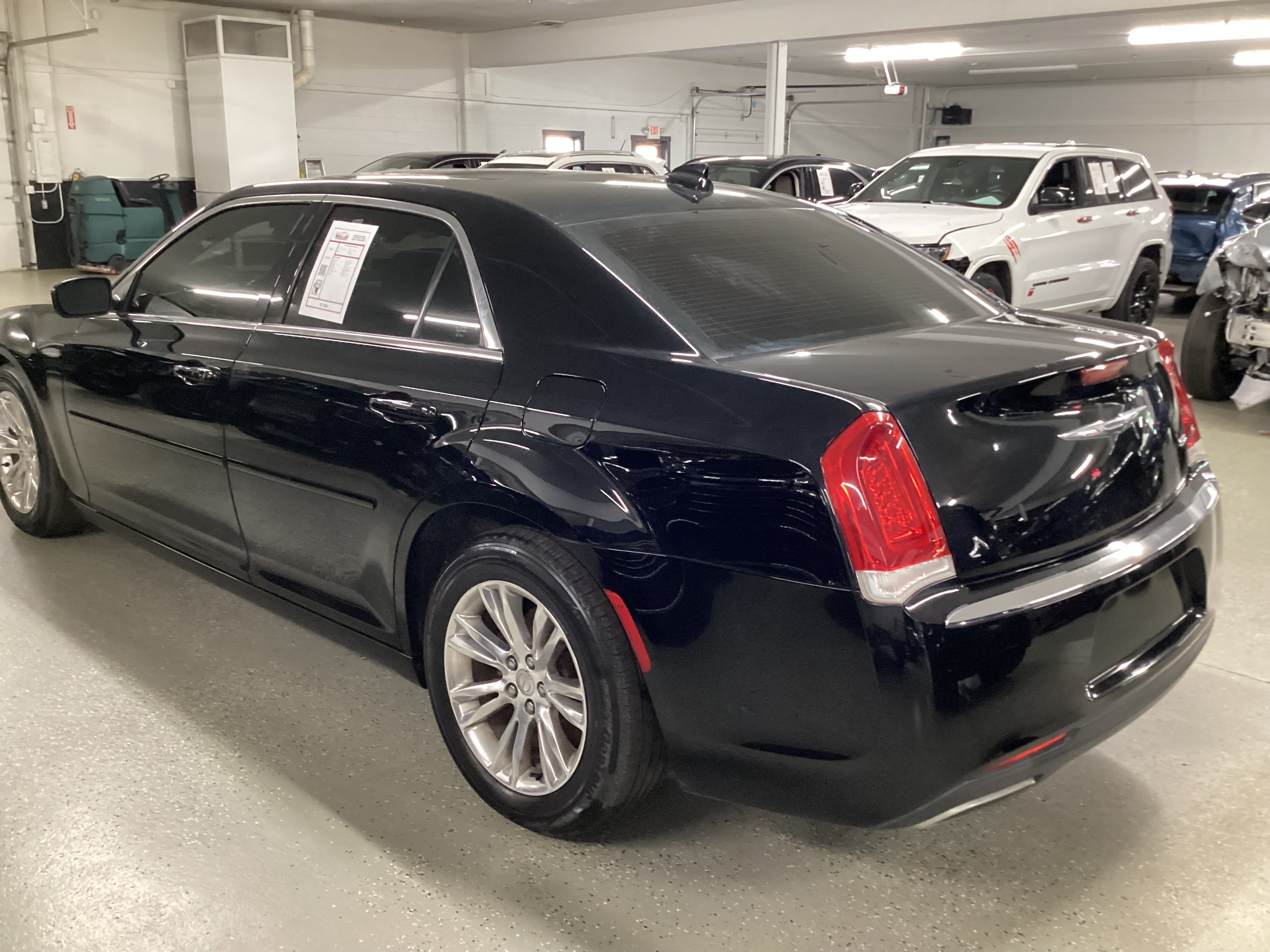 2017 CHRYSLER 300 Limited - Image 3