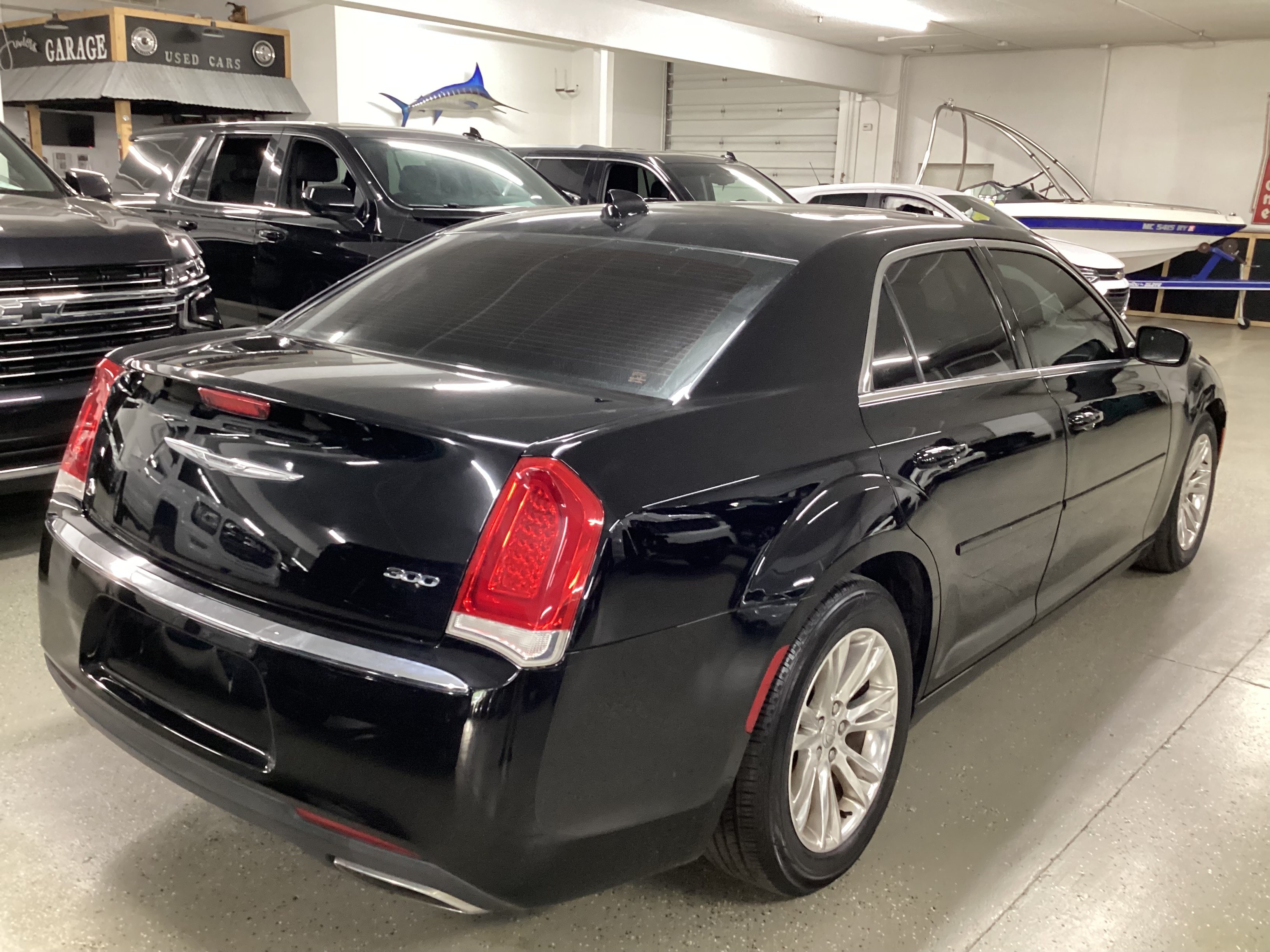 2017 CHRYSLER 300 Limited - Image 4