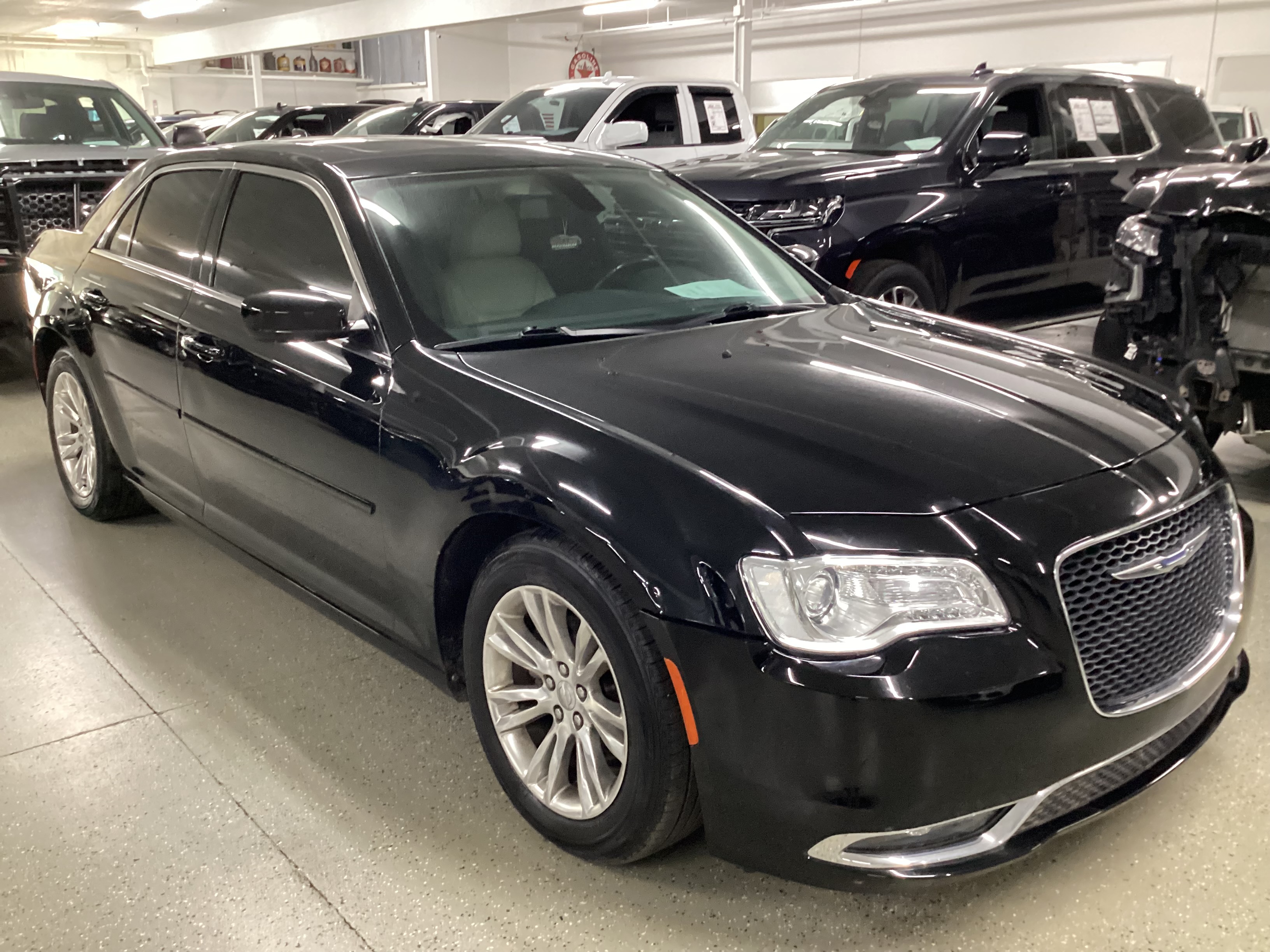 2017 CHRYSLER 300 Limited - Image 7