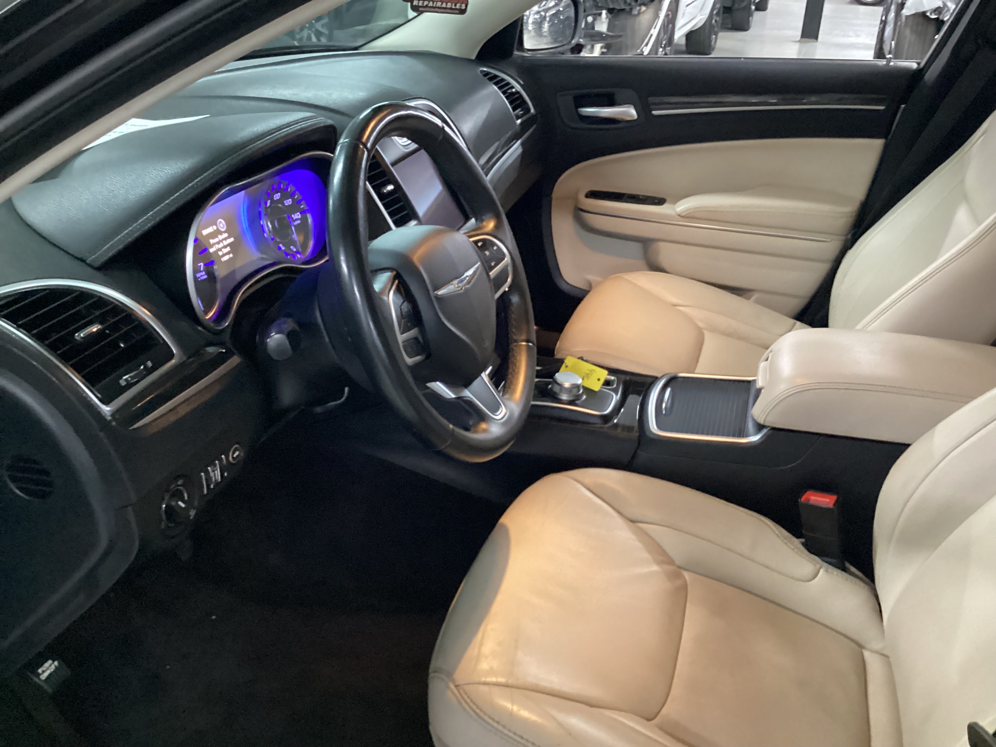 2017 CHRYSLER 300 Limited - Image 11