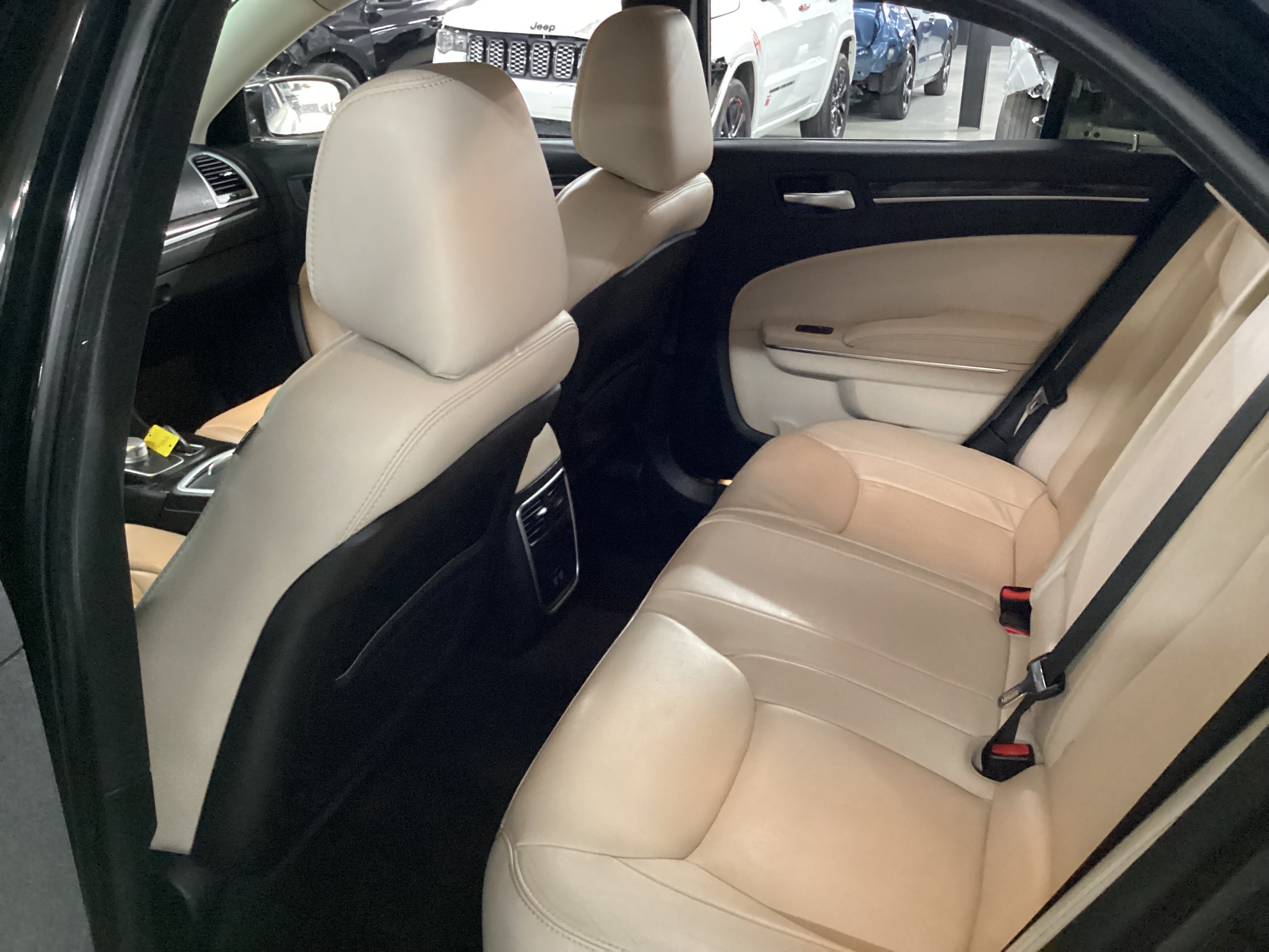 2017 CHRYSLER 300 Limited - Image 12