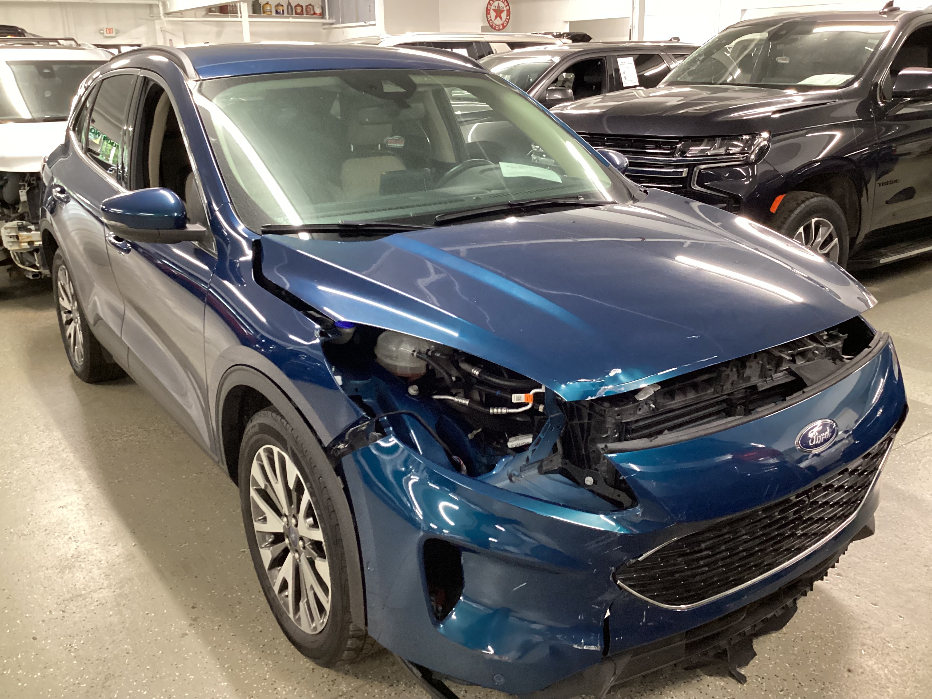 2020 FORD Escape Titanium 4WD - Image 4