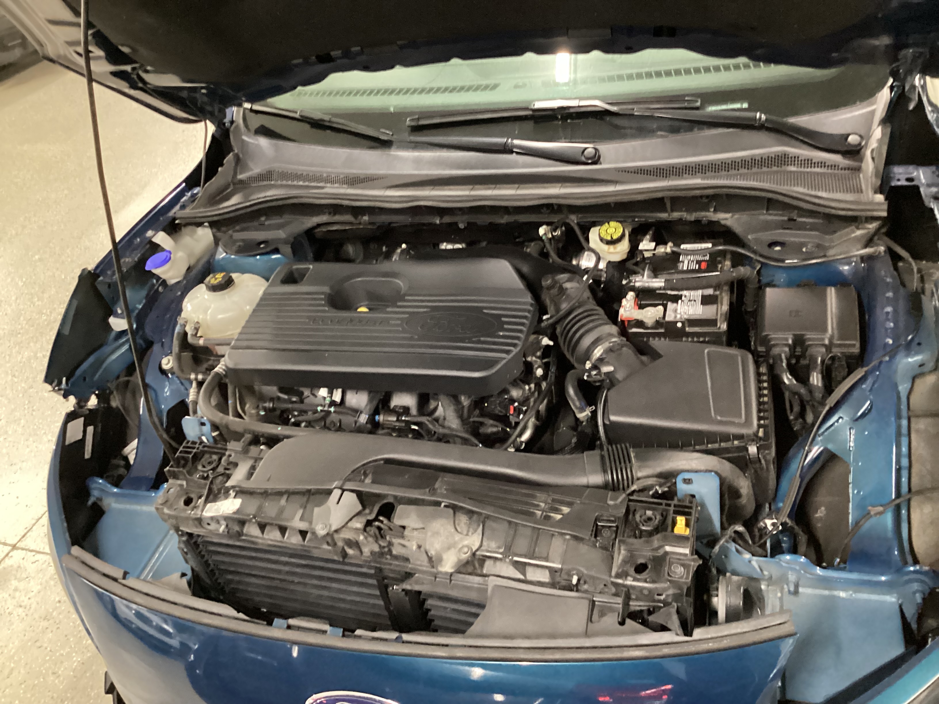 2020 FORD Escape Titanium 4WD - Image 6