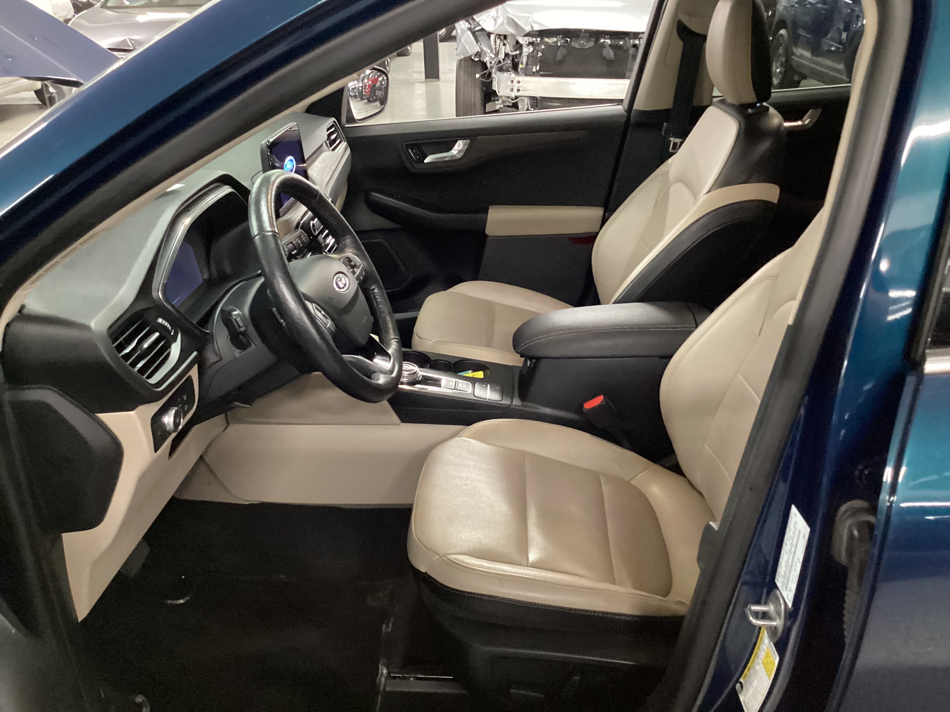 2020 FORD Escape Titanium 4WD - Image 8