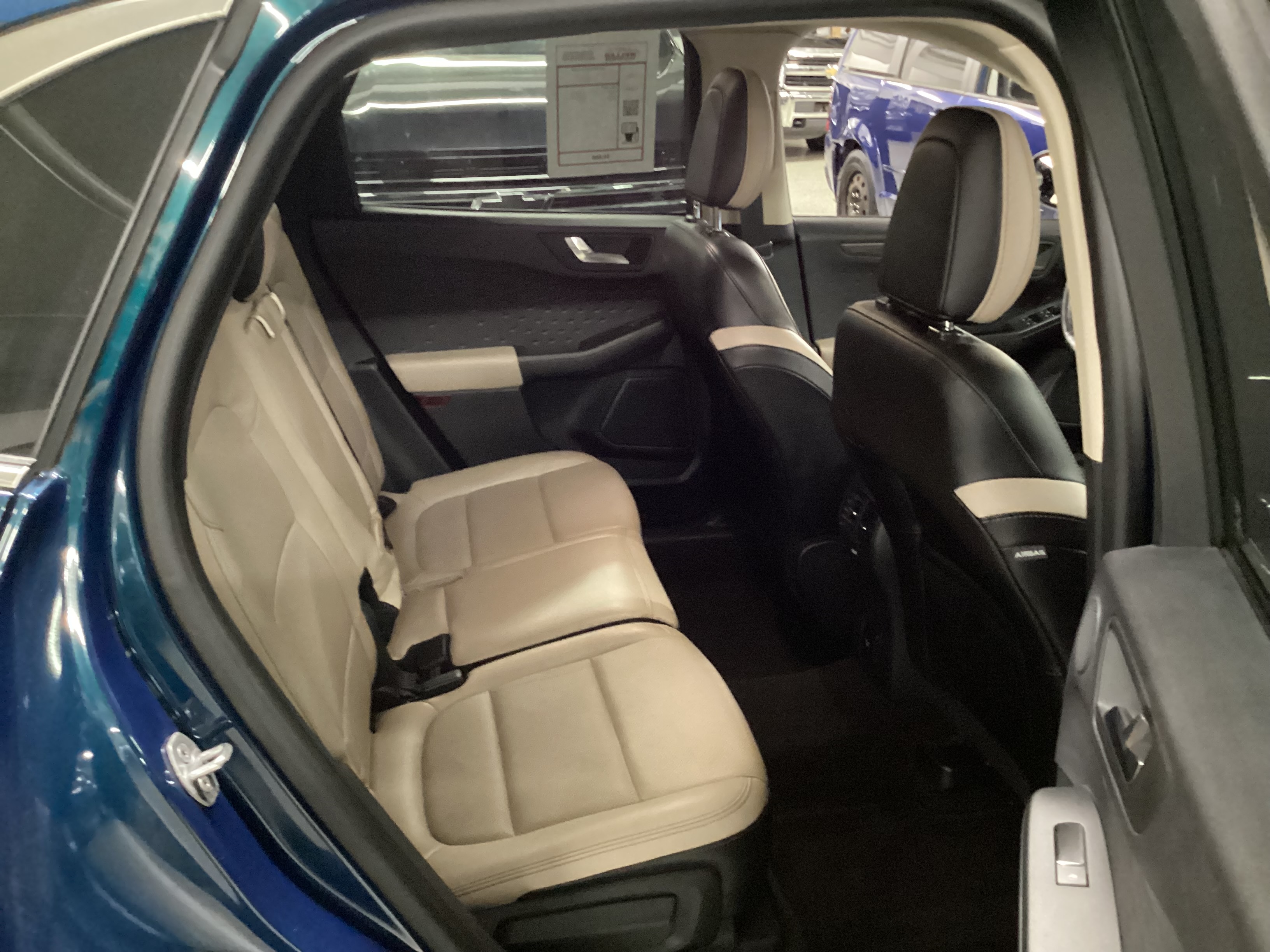 2020 FORD Escape Titanium 4WD - Image 11