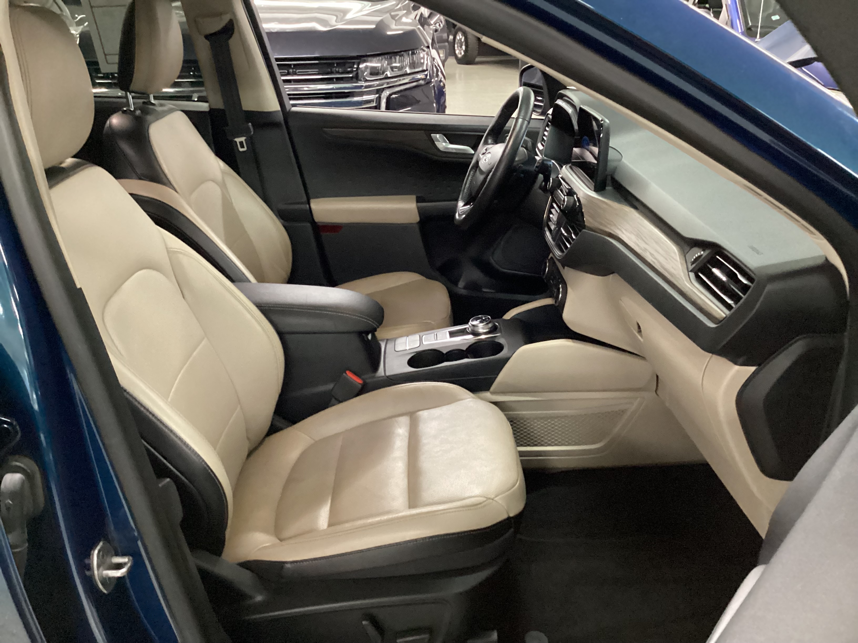 2020 FORD Escape Titanium 4WD - Image 12