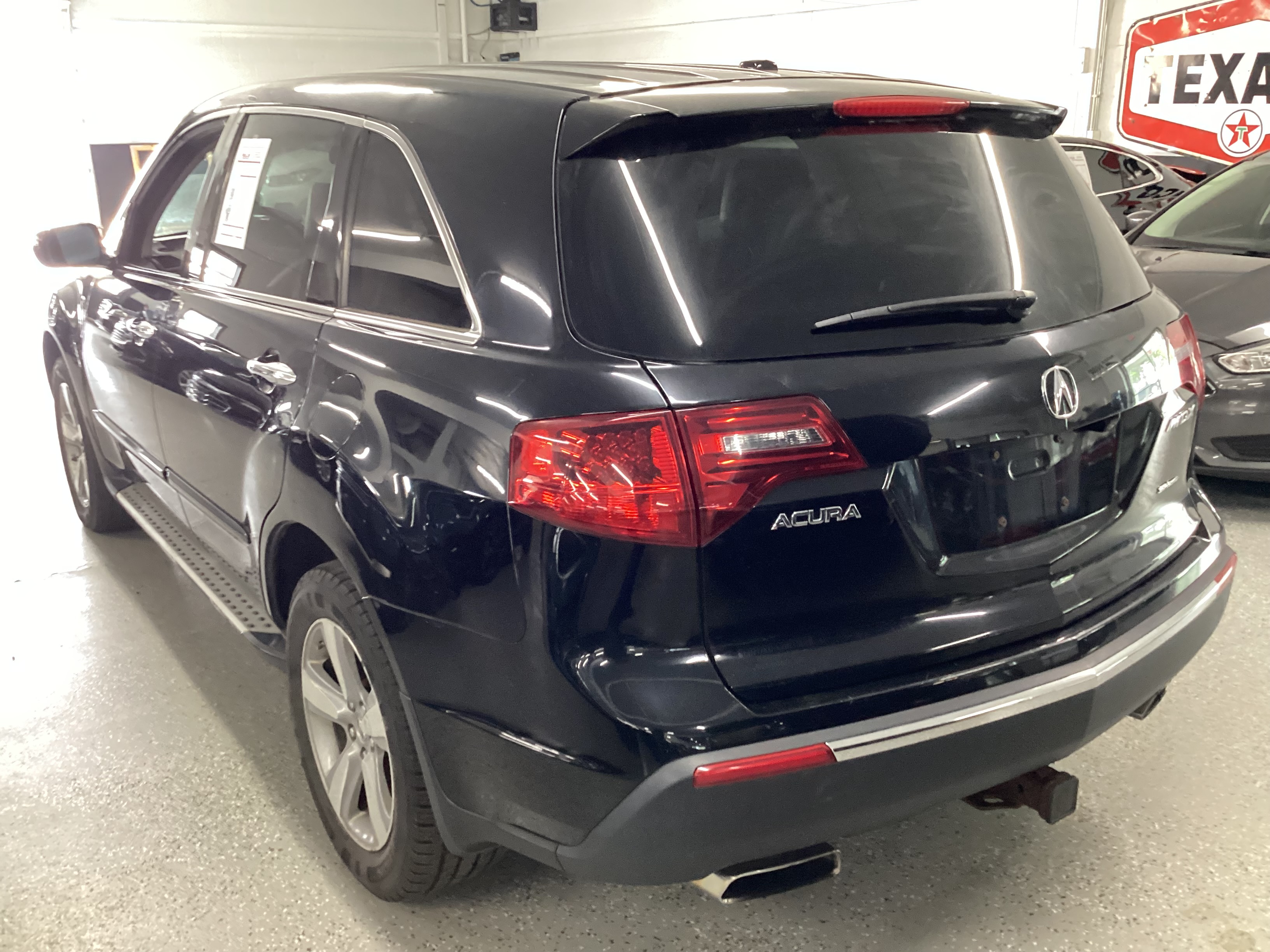2011 ACURA MDX Tech Package AWD - Image 2