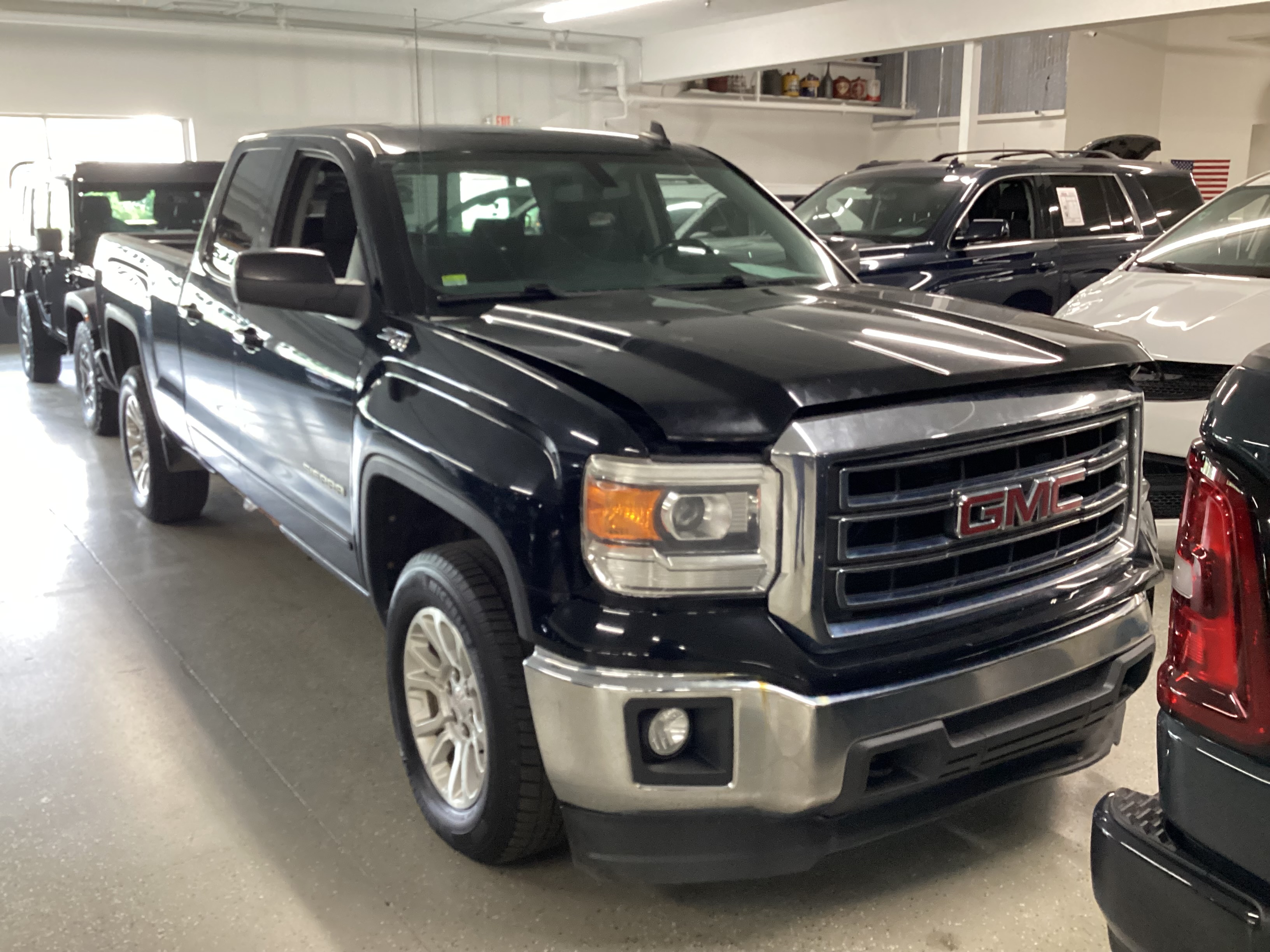 2015 GMC Sierra SLE 4WD Double Cab - Image 4