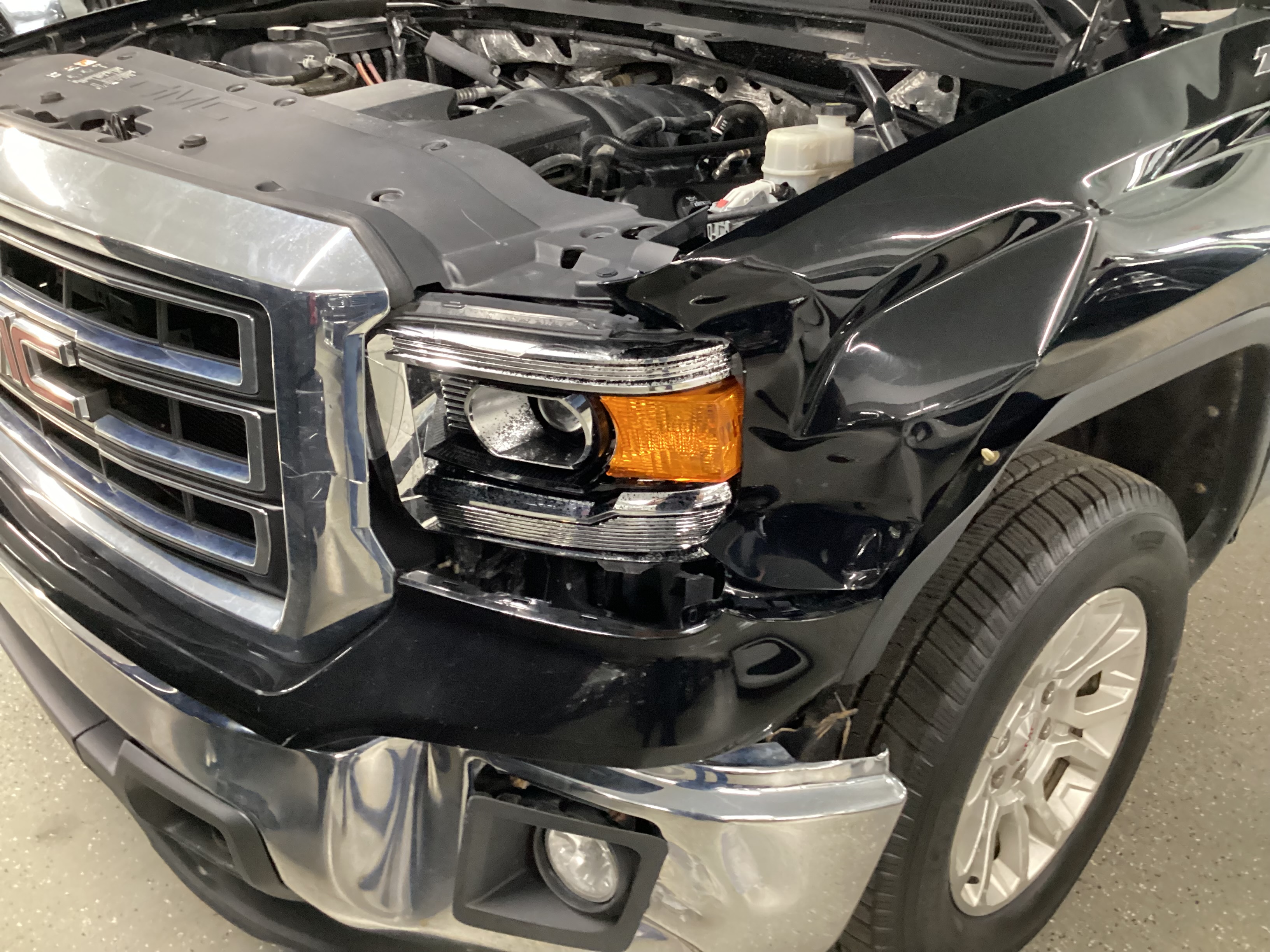 2015 GMC Sierra SLE 4WD Double Cab - Image 6