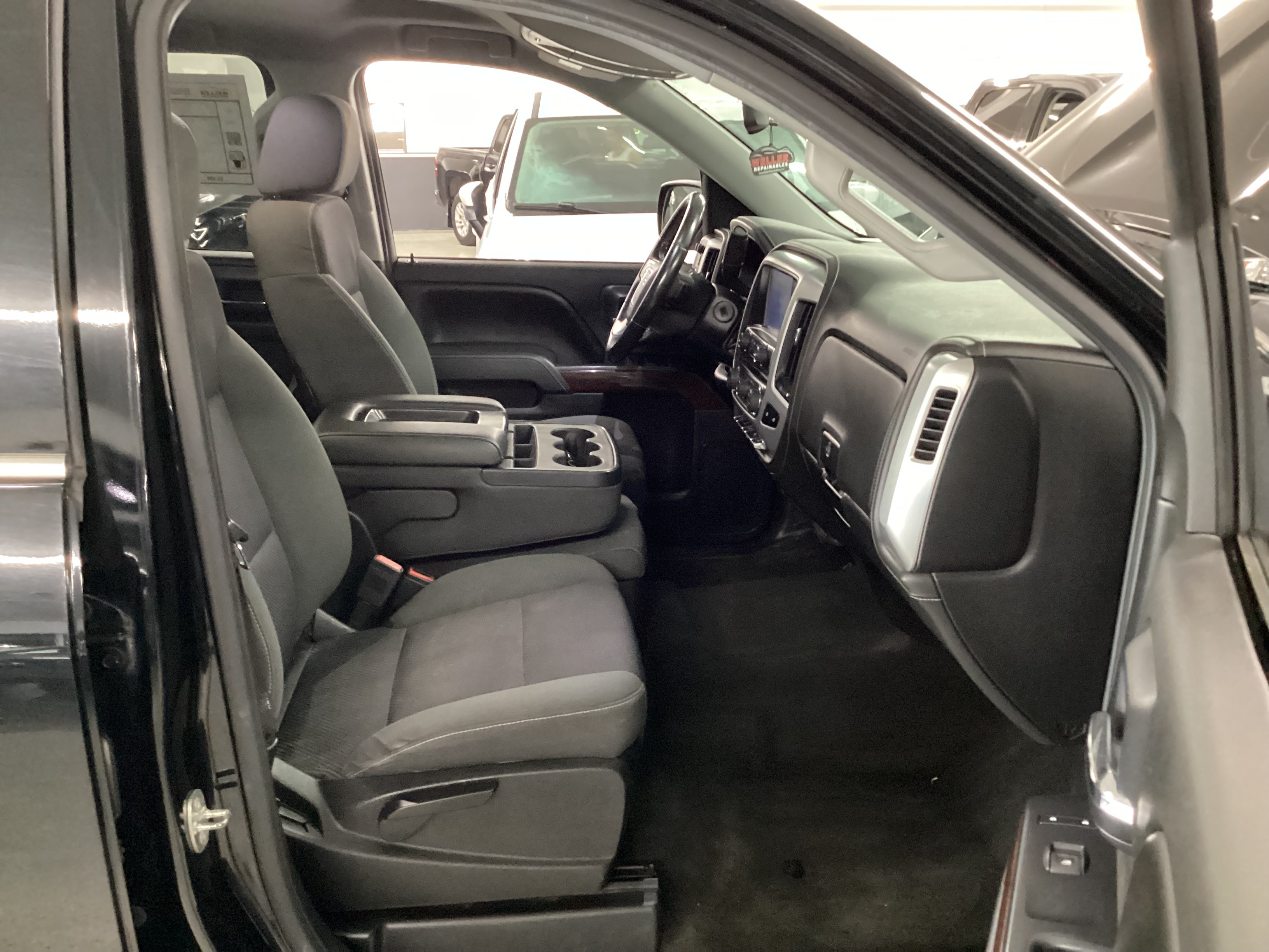 2015 GMC Sierra SLE 4WD Double Cab - Image 12