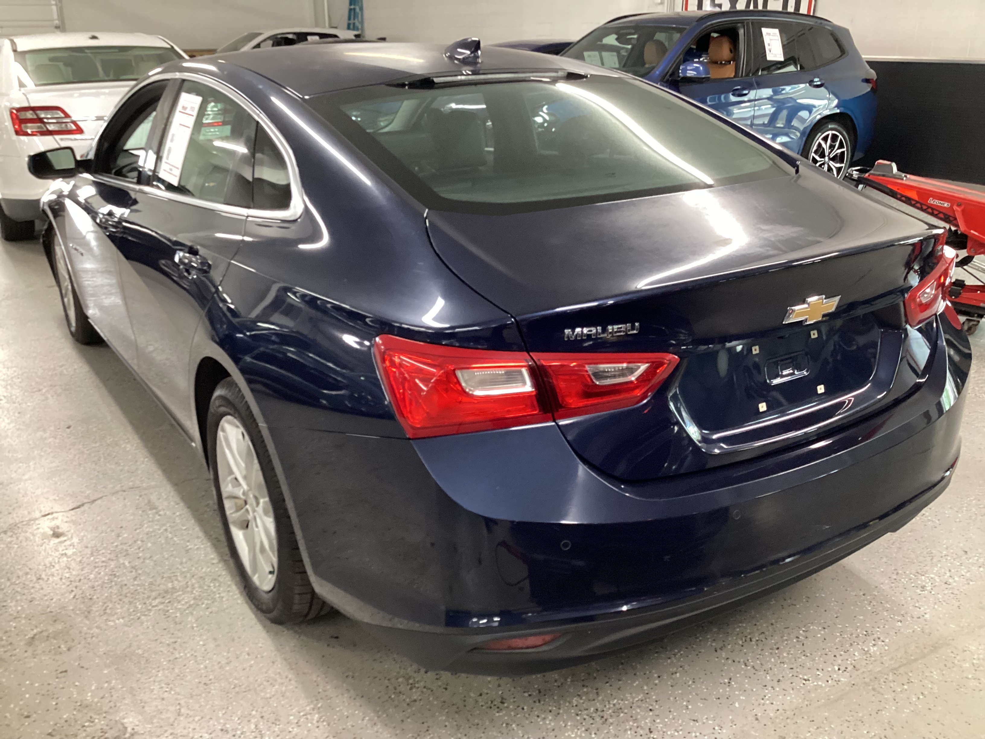 2017 CHEVROLET Malibu 1LT - Image 2