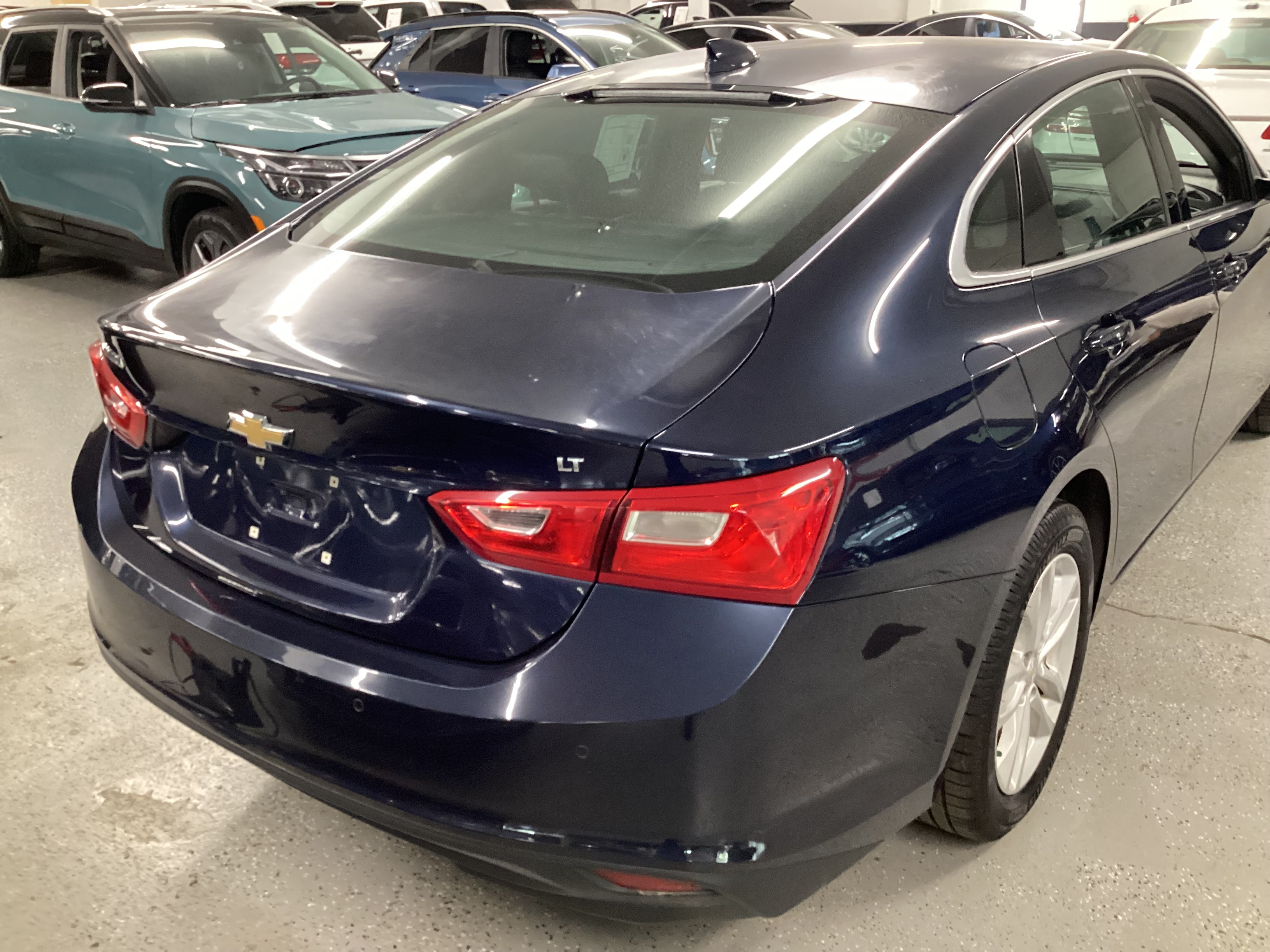 2017 CHEVROLET Malibu 1LT - Image 3