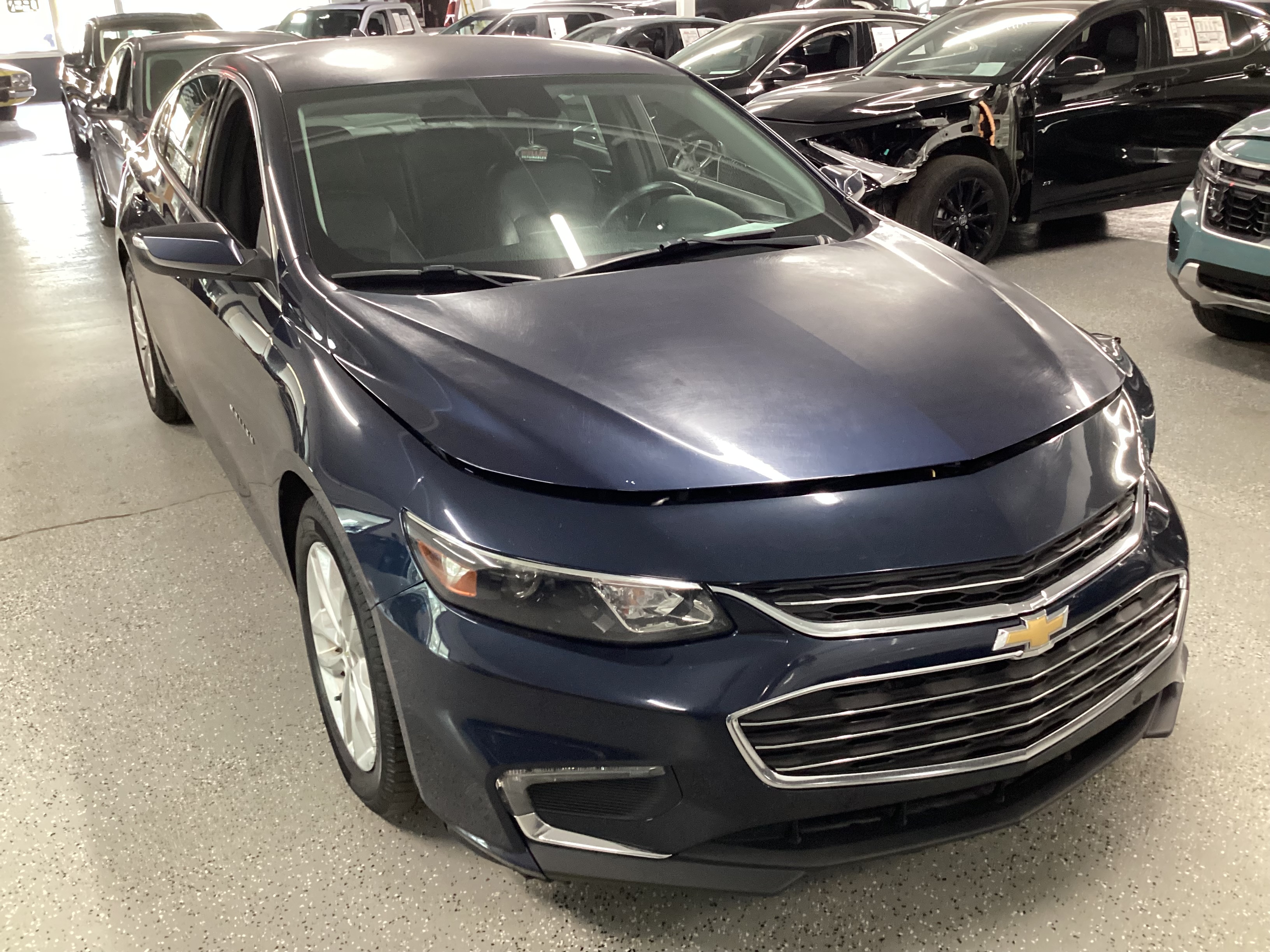 2017 CHEVROLET Malibu 1LT - Image 4