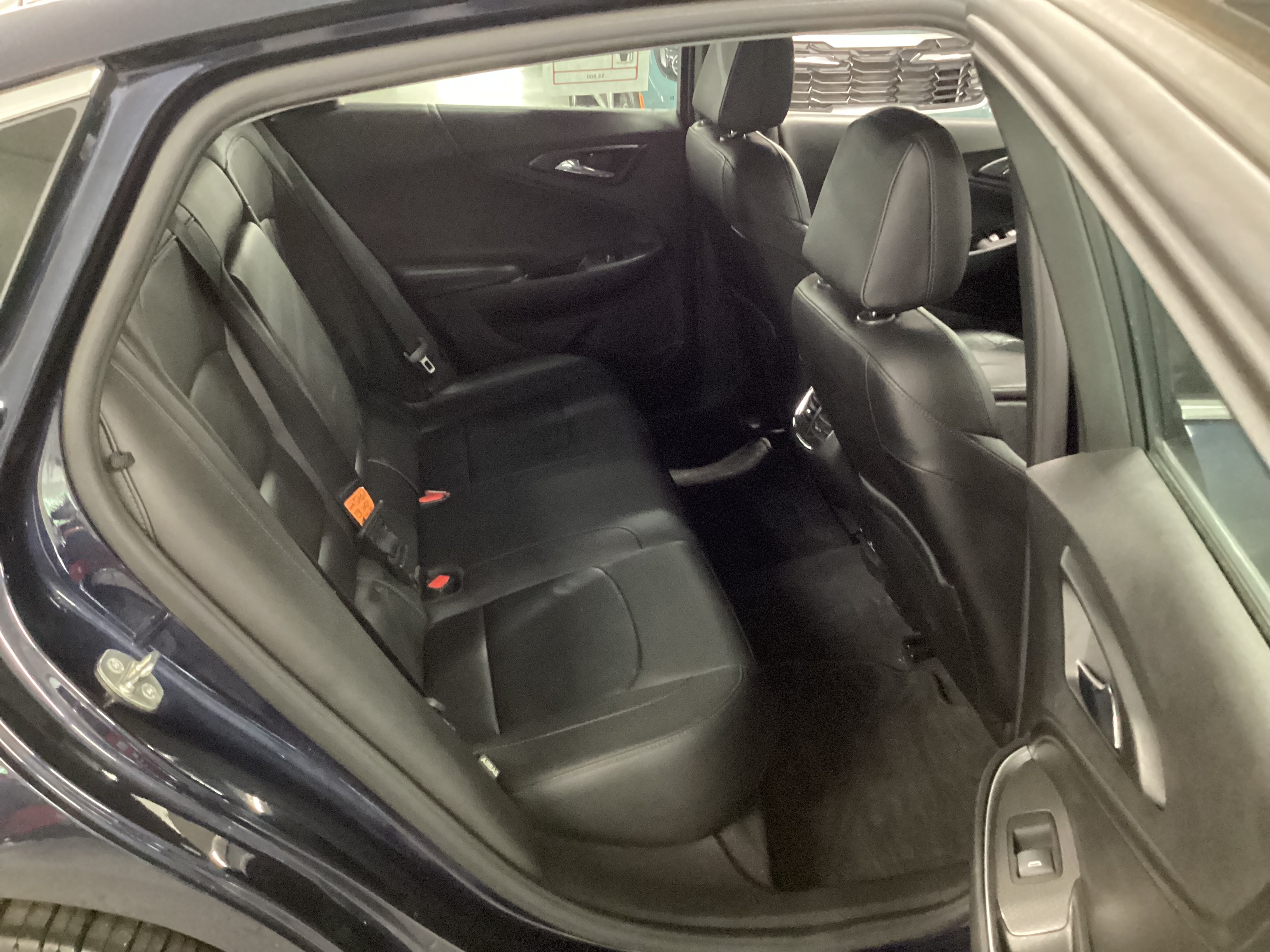 2017 CHEVROLET Malibu 1LT - Image 10