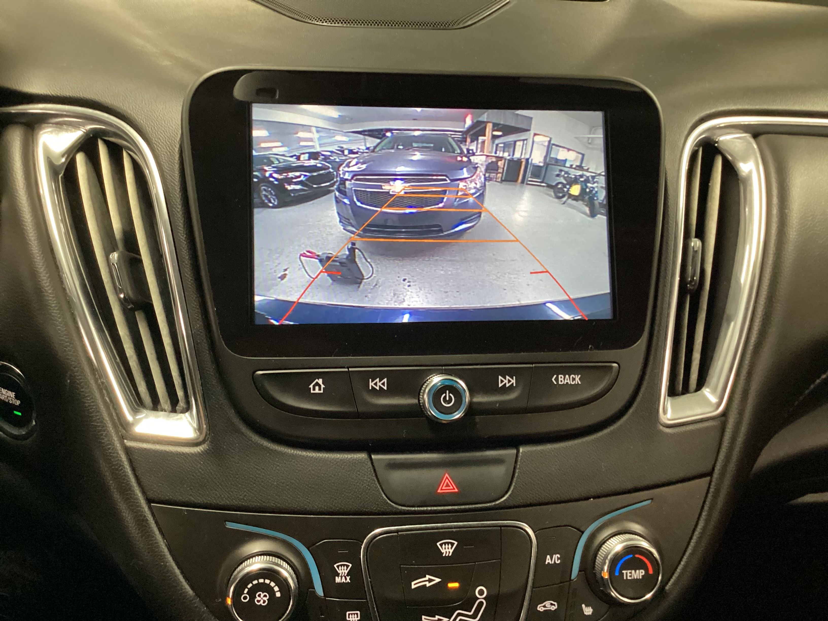 2017 CHEVROLET Malibu 1LT - Image 13
