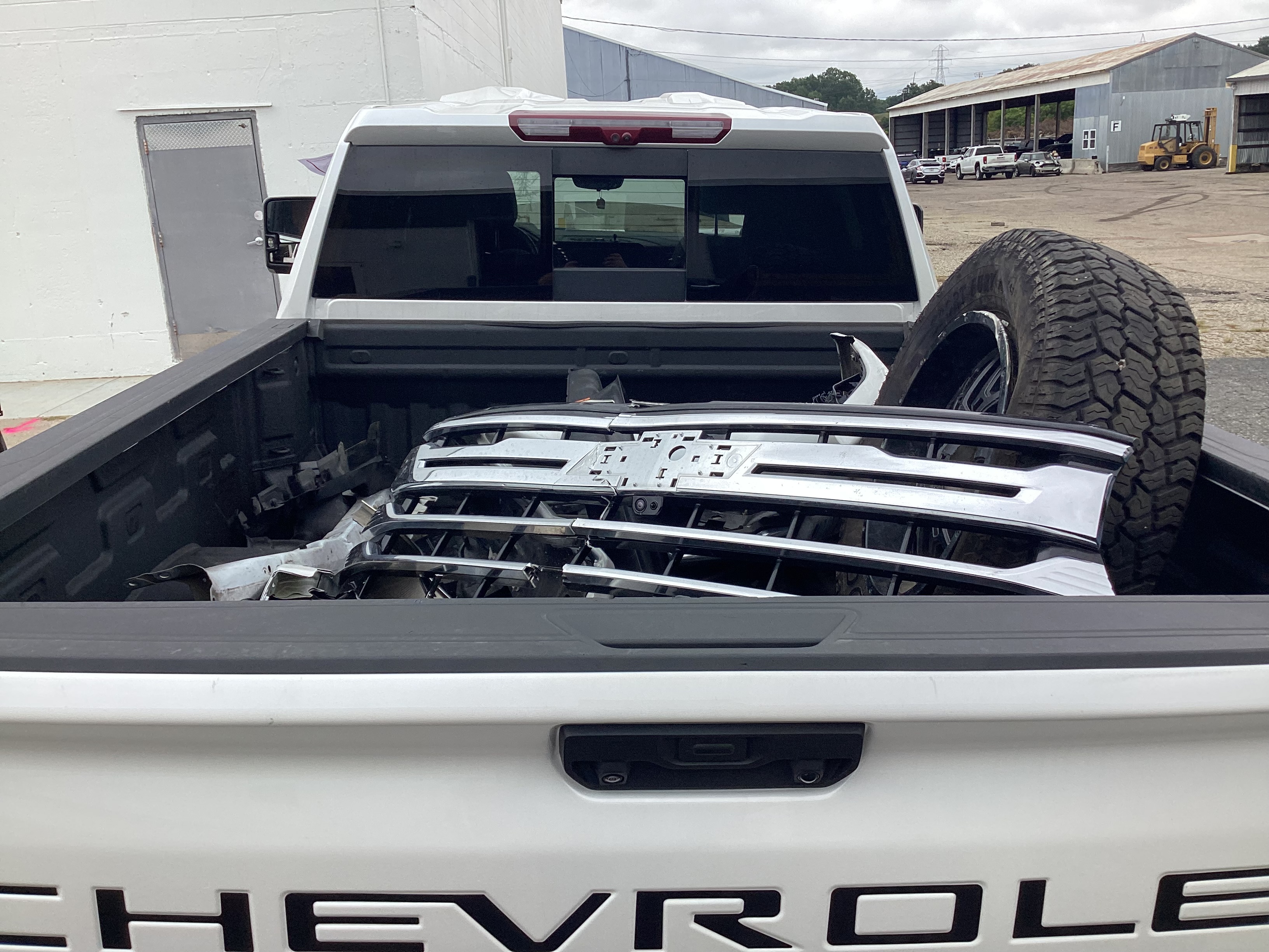 2024 CHEVROLET Silverado 3500HD High Country 4WD Crew Cab - Image 10