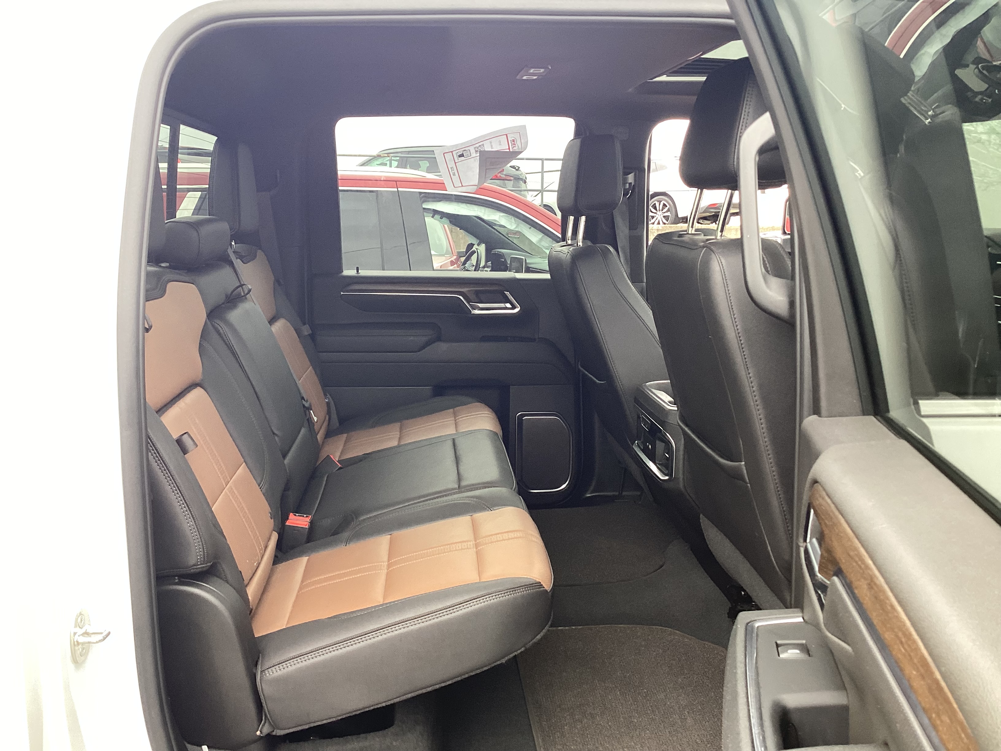 2024 CHEVROLET Silverado 3500HD High Country 4WD Crew Cab - Image 11