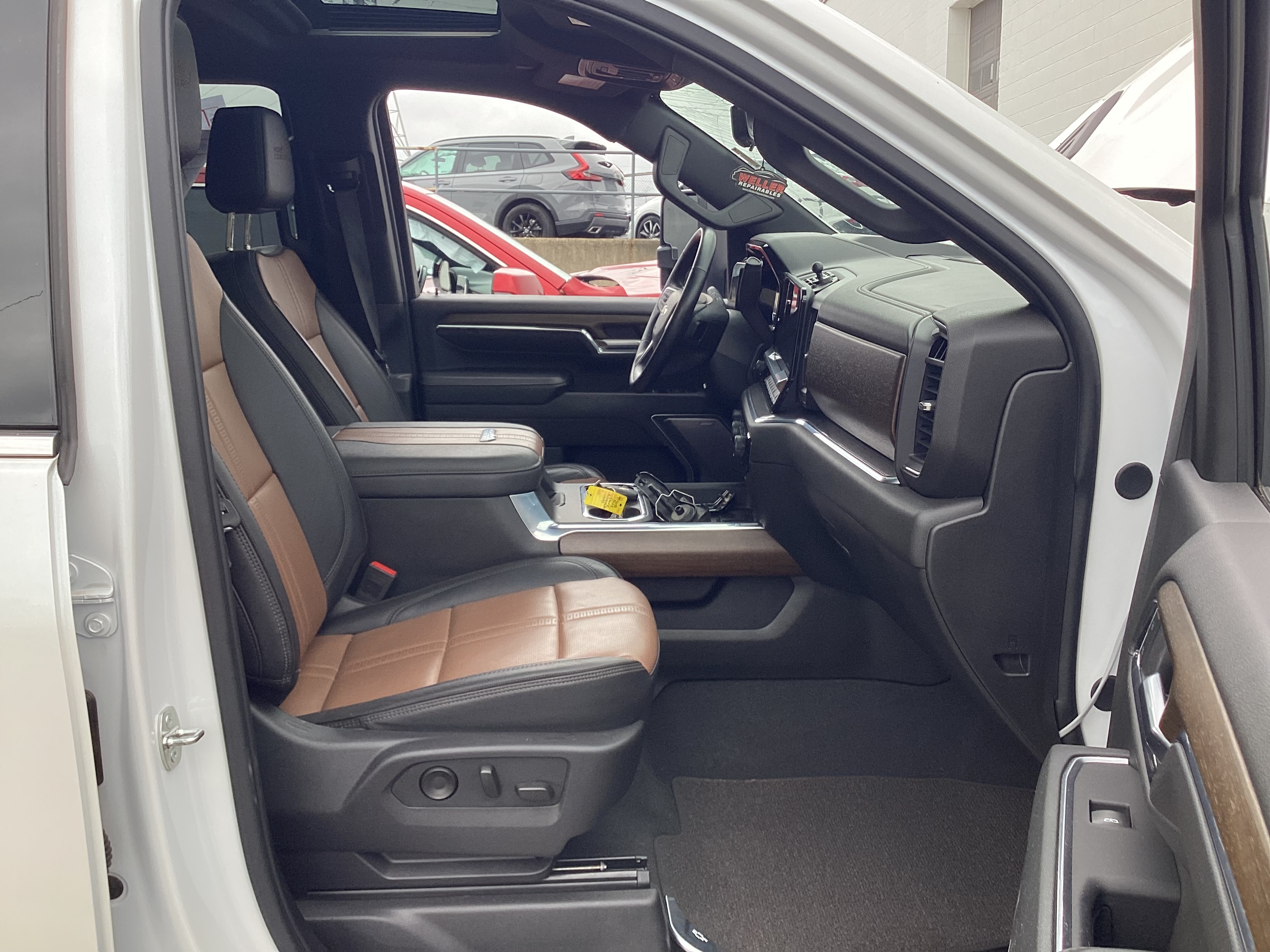 2024 CHEVROLET Silverado 3500HD High Country 4WD Crew Cab - Image 12