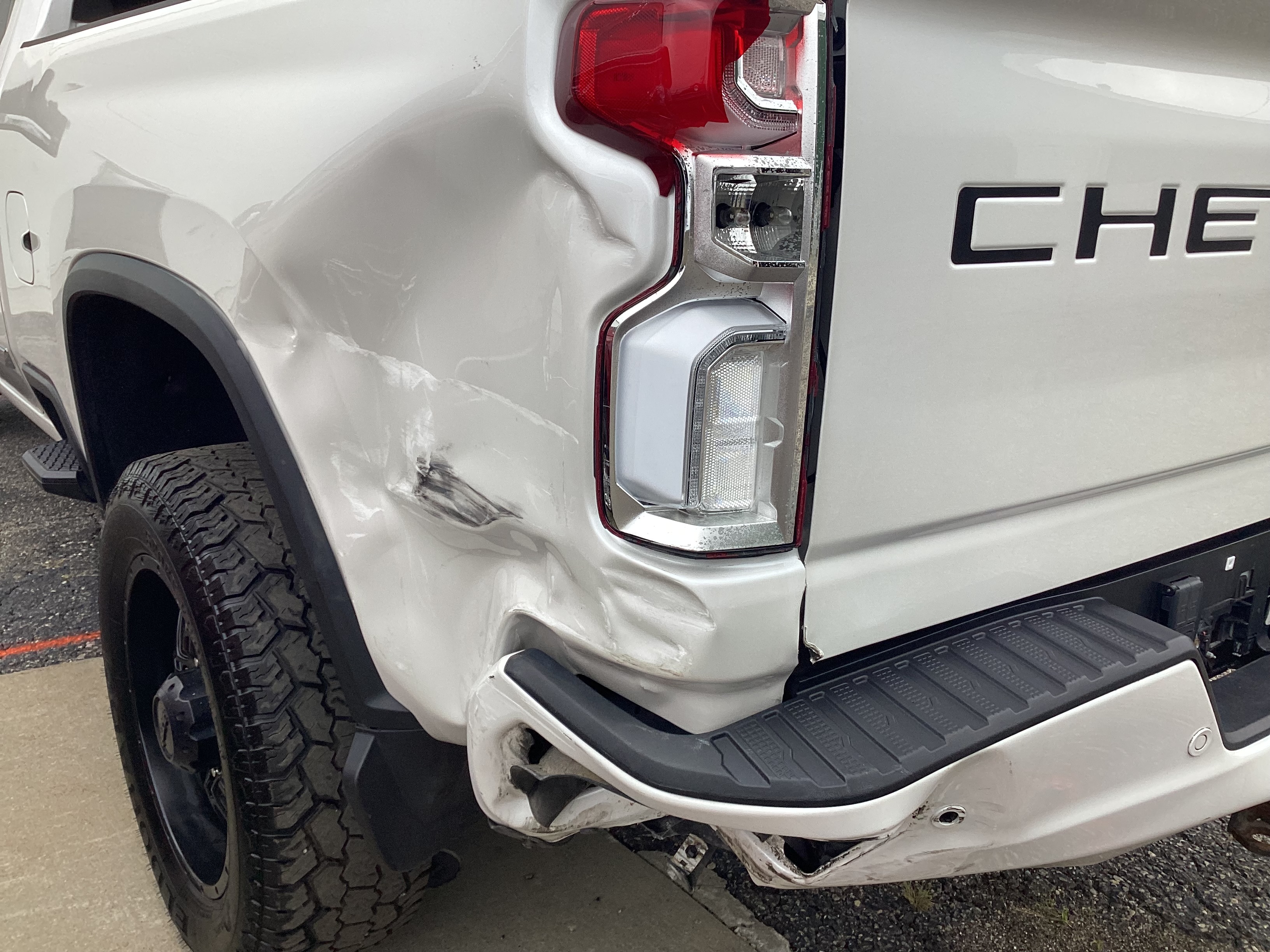 2024 CHEVROLET Silverado 3500HD High Country 4WD Crew Cab - Image 13