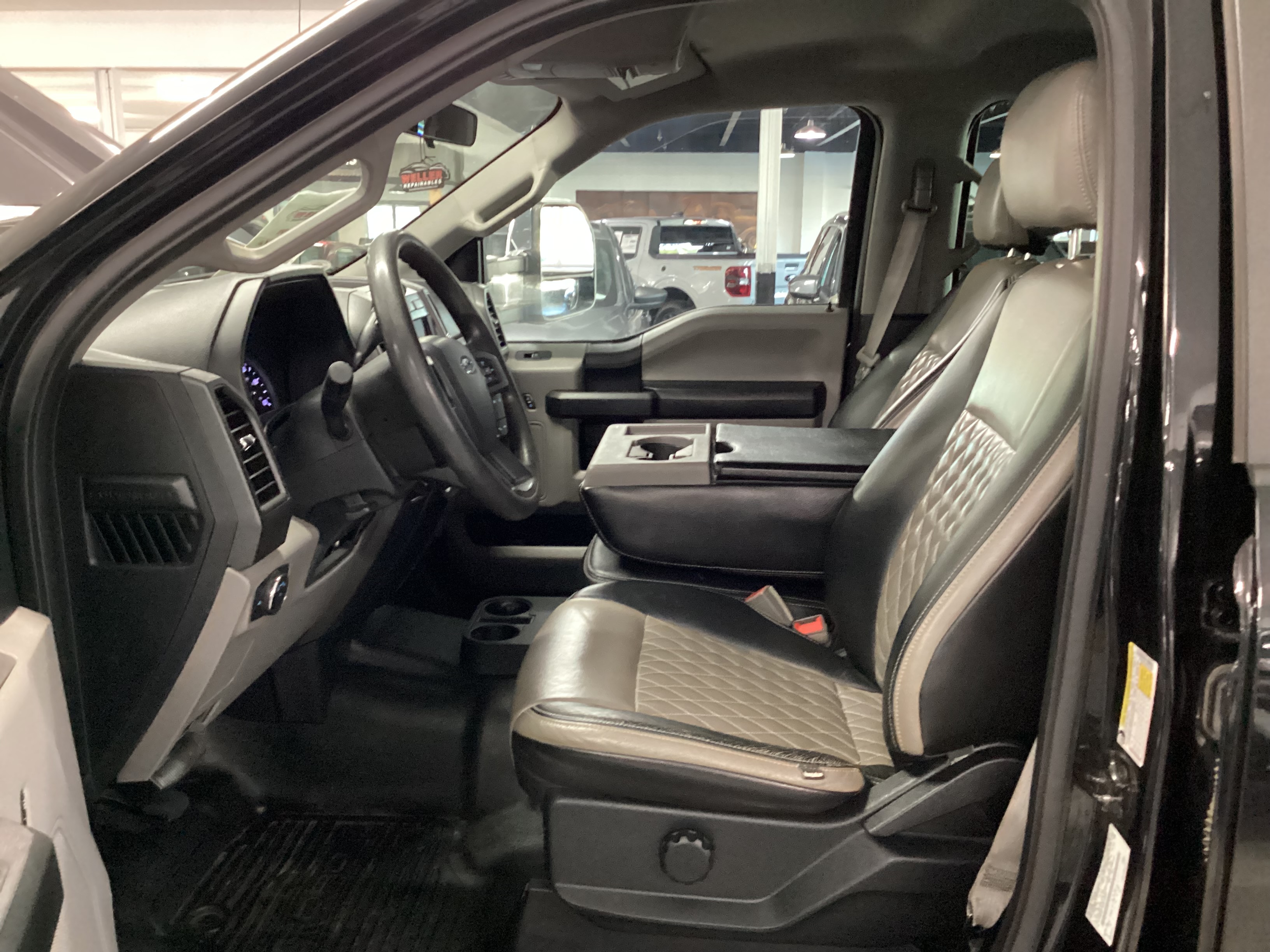 2019 FORD F-450 SD XL Dually 4WD - Image 8