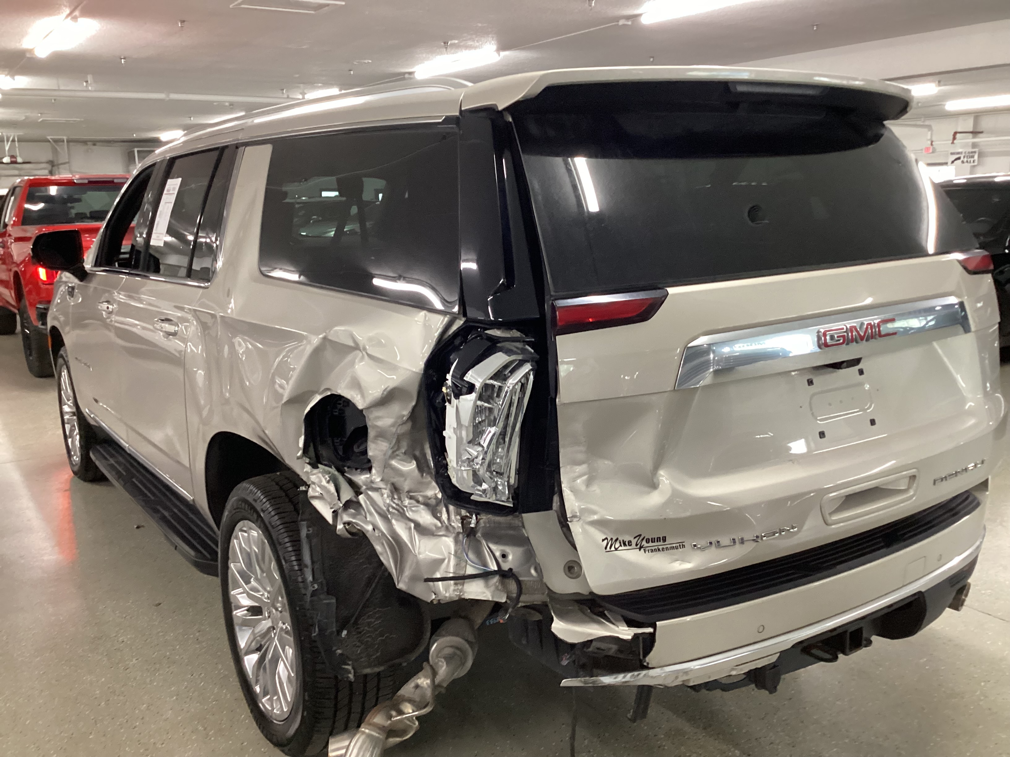 2023 GMC Yukon XL Denali 4WD - Image 2