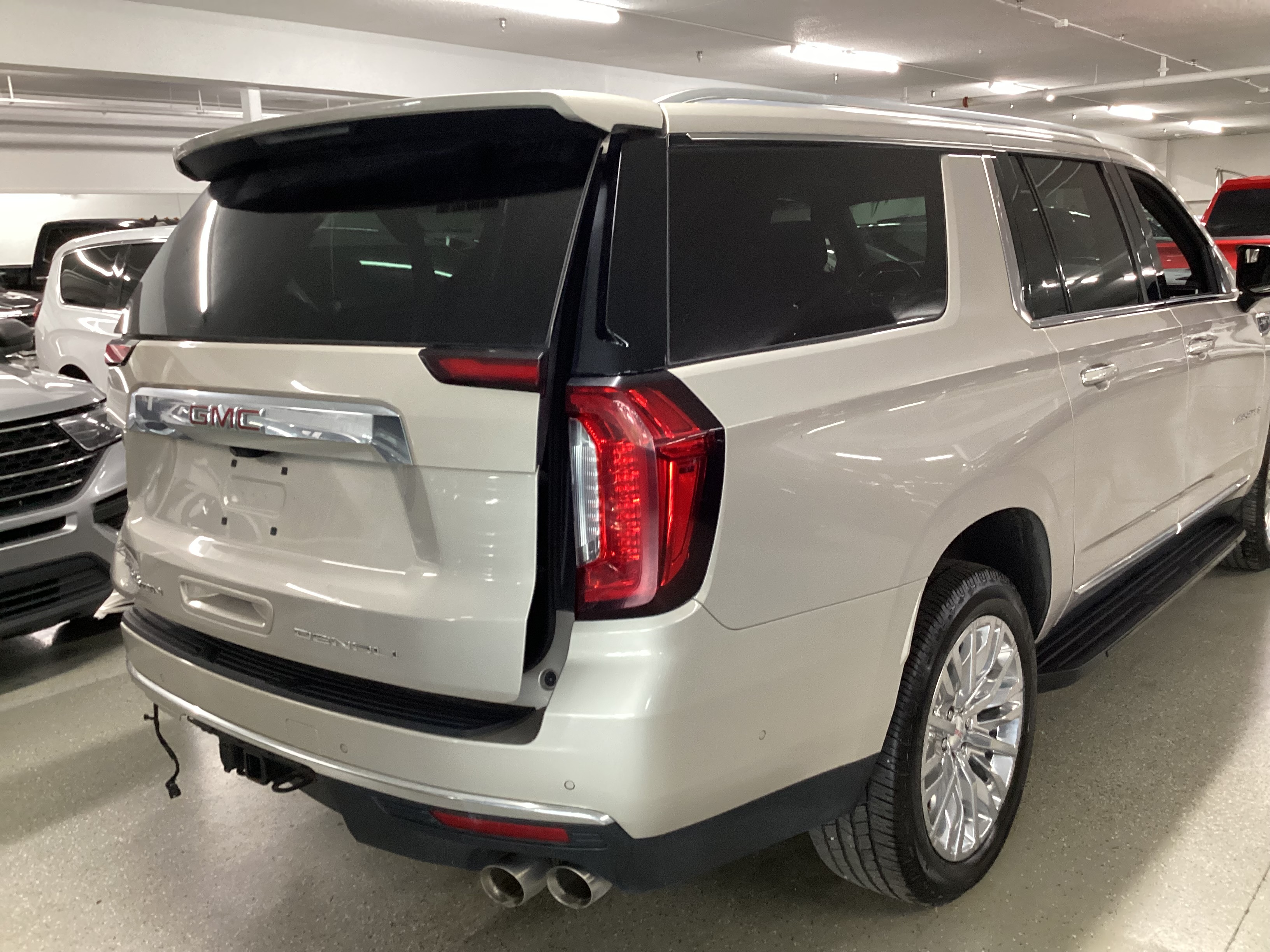 2023 GMC Yukon XL Denali 4WD - Image 3