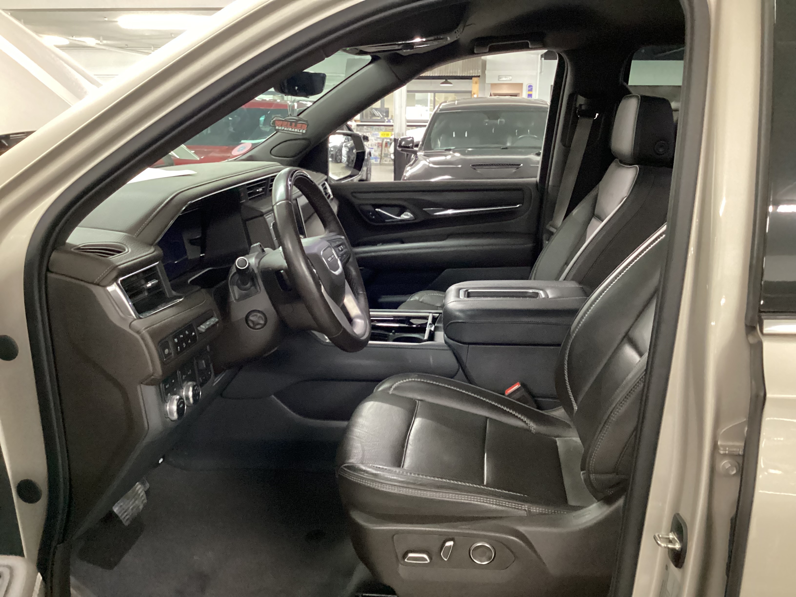 2023 GMC Yukon XL Denali 4WD - Image 8