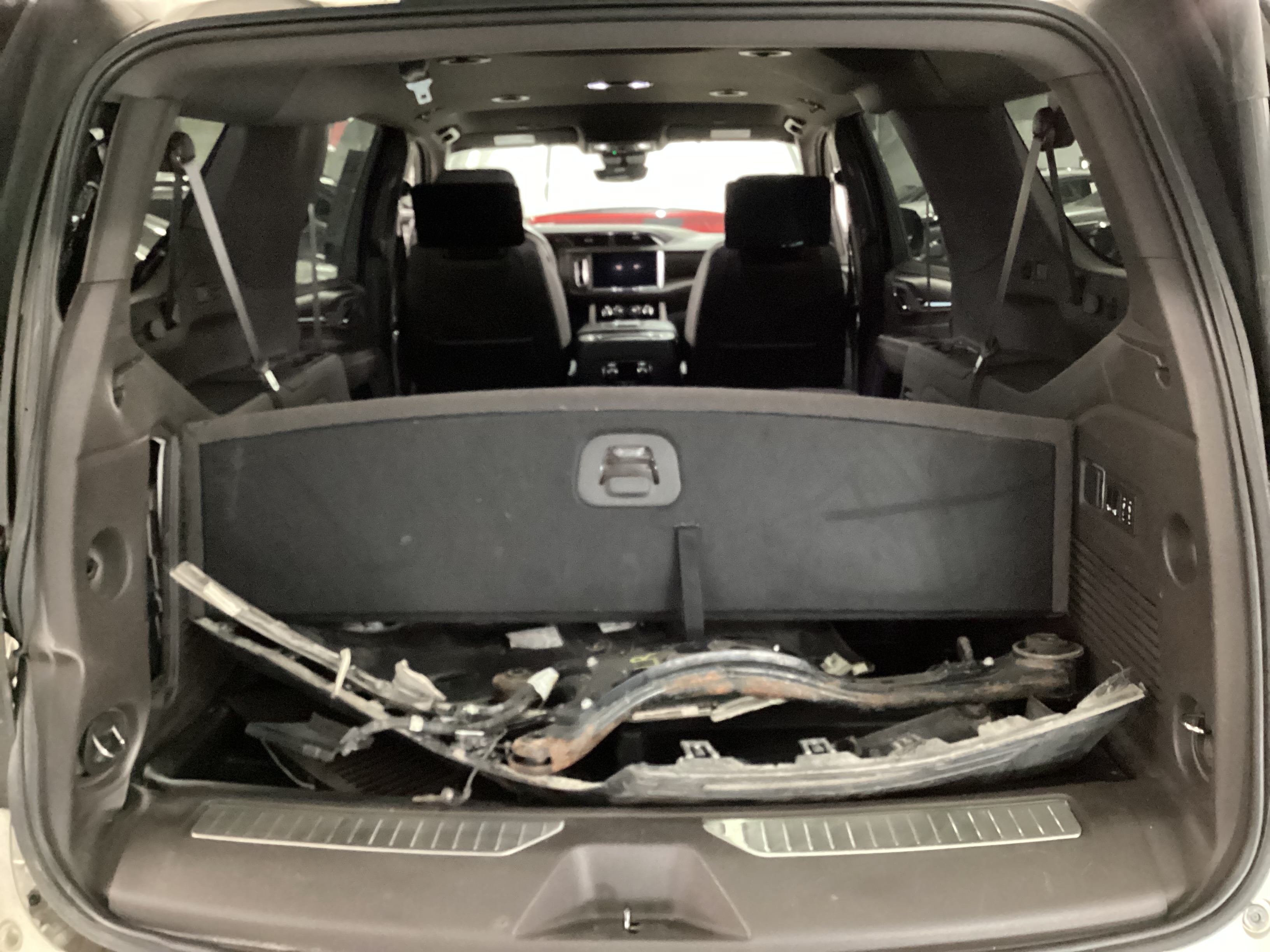 2023 GMC Yukon XL Denali 4WD - Image 12
