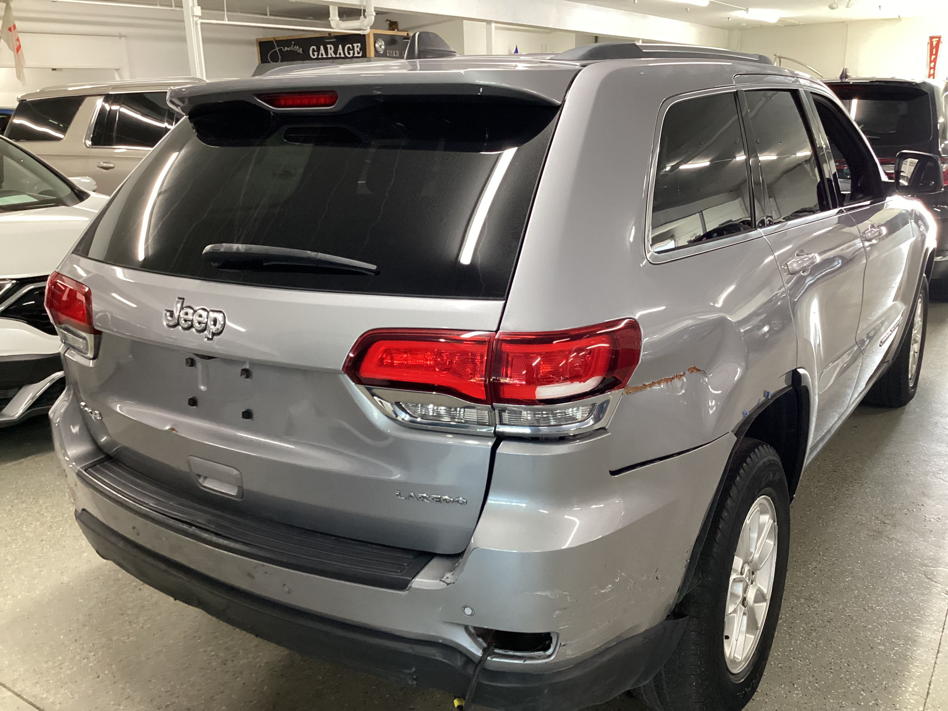 2020 JEEP Grand Cherokee Laredo E 4WD - Image 3