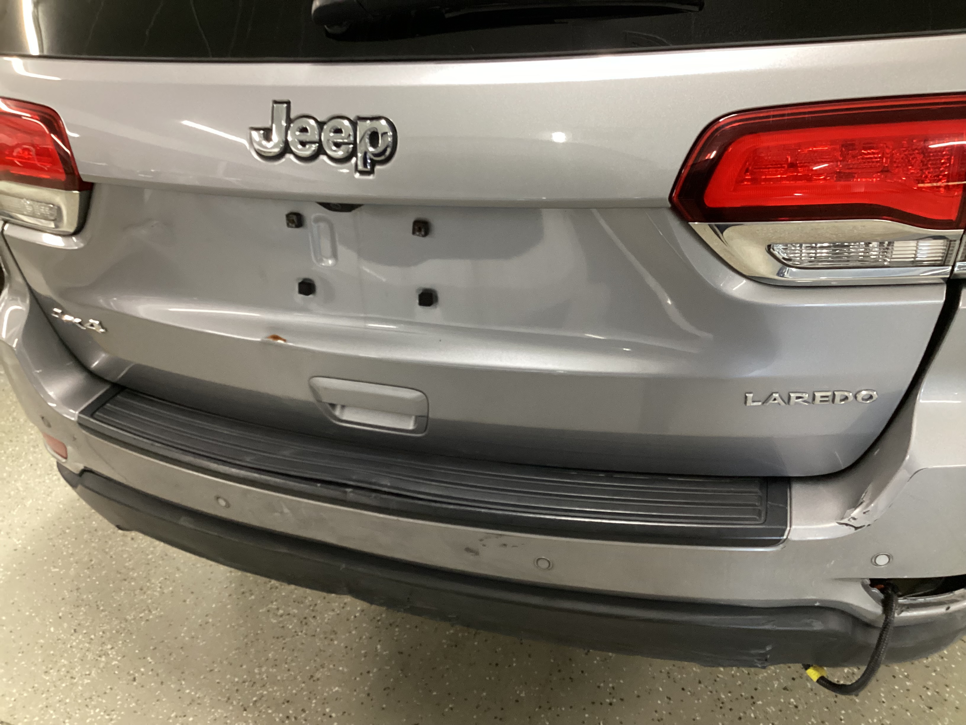 2020 JEEP Grand Cherokee Laredo E 4WD - Image 9