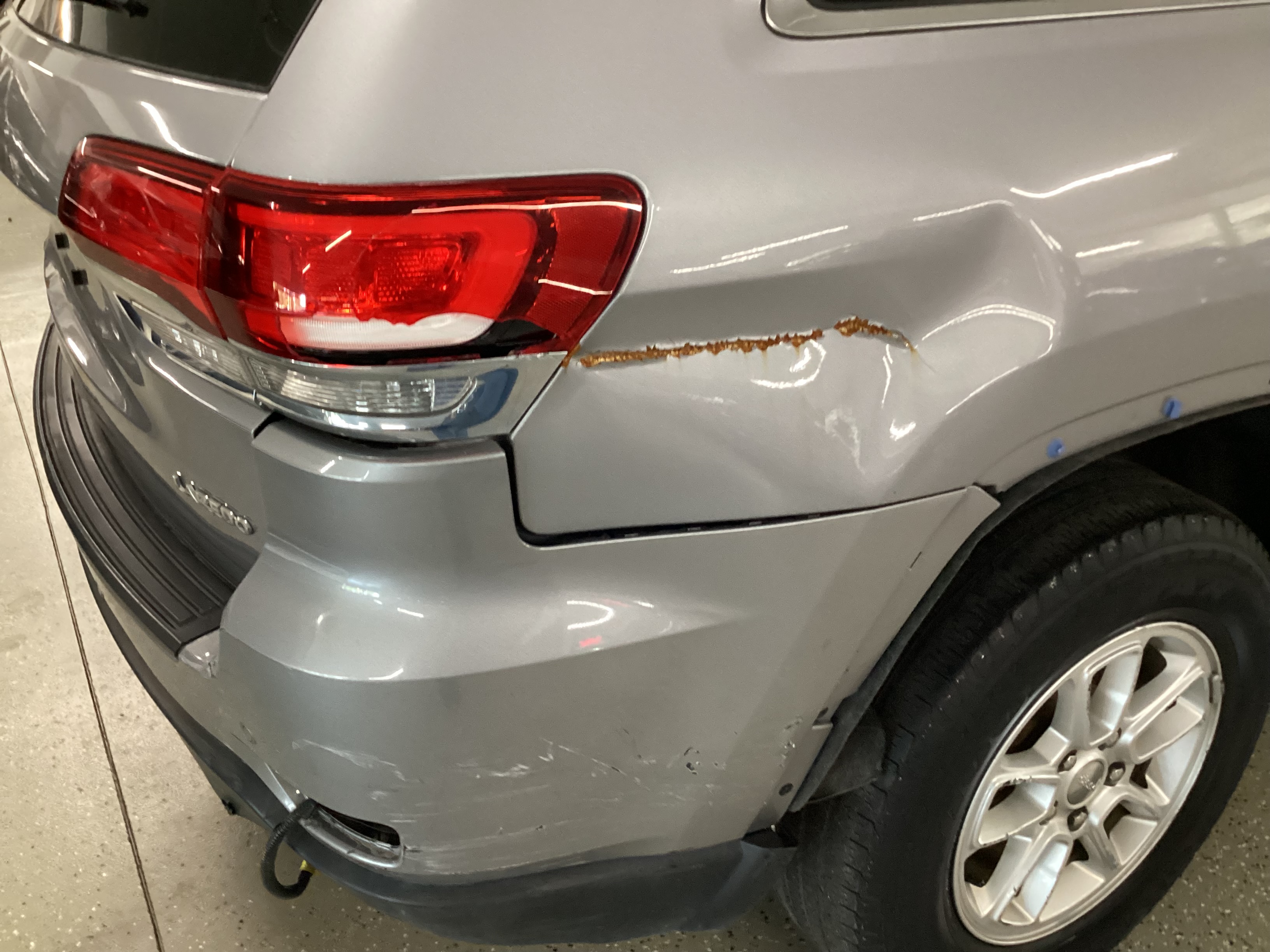 2020 JEEP Grand Cherokee Laredo E 4WD - Image 11