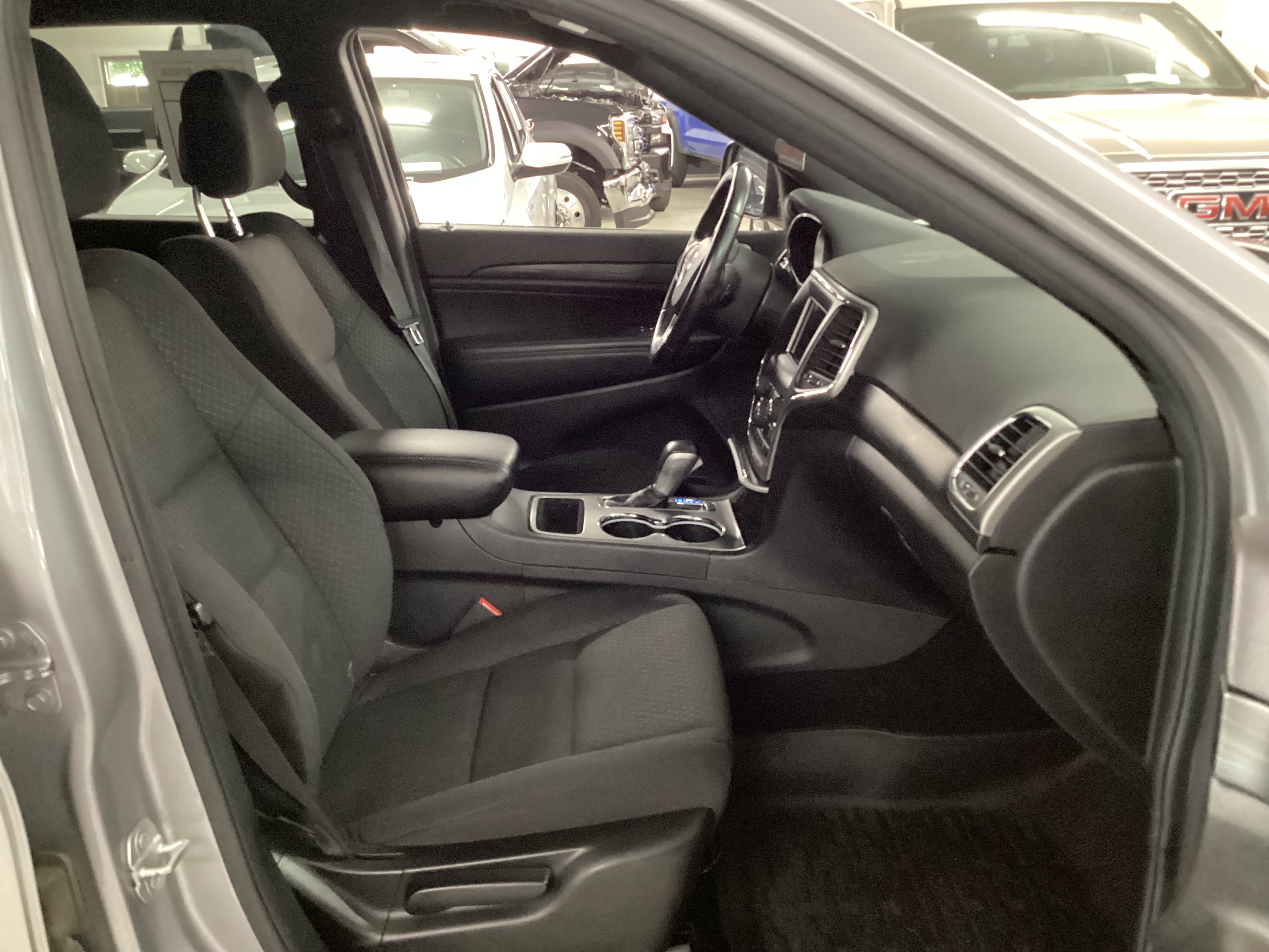2020 JEEP Grand Cherokee Laredo E 4WD - Image 13