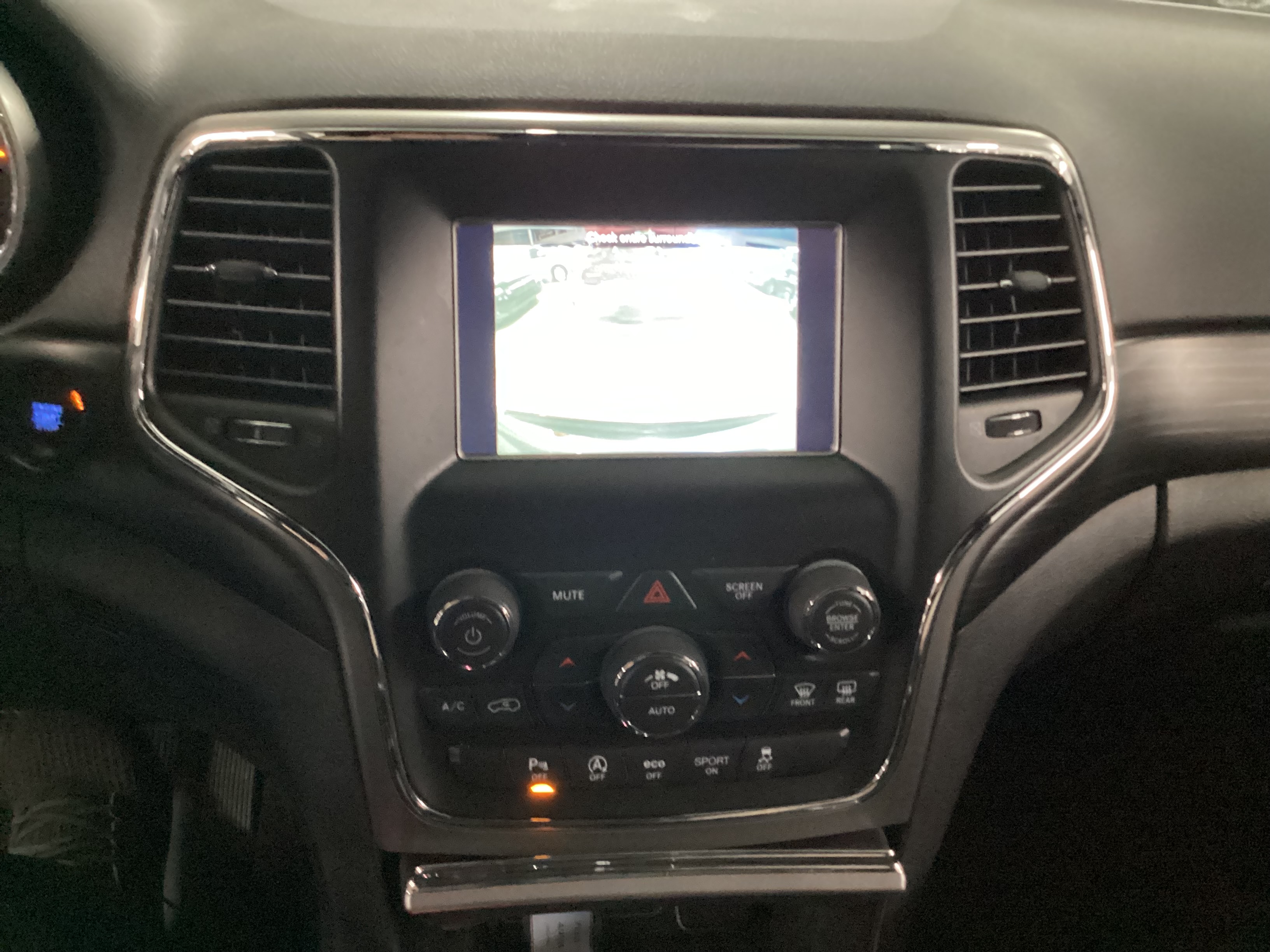 2020 JEEP Grand Cherokee Laredo E 4WD - Image 15