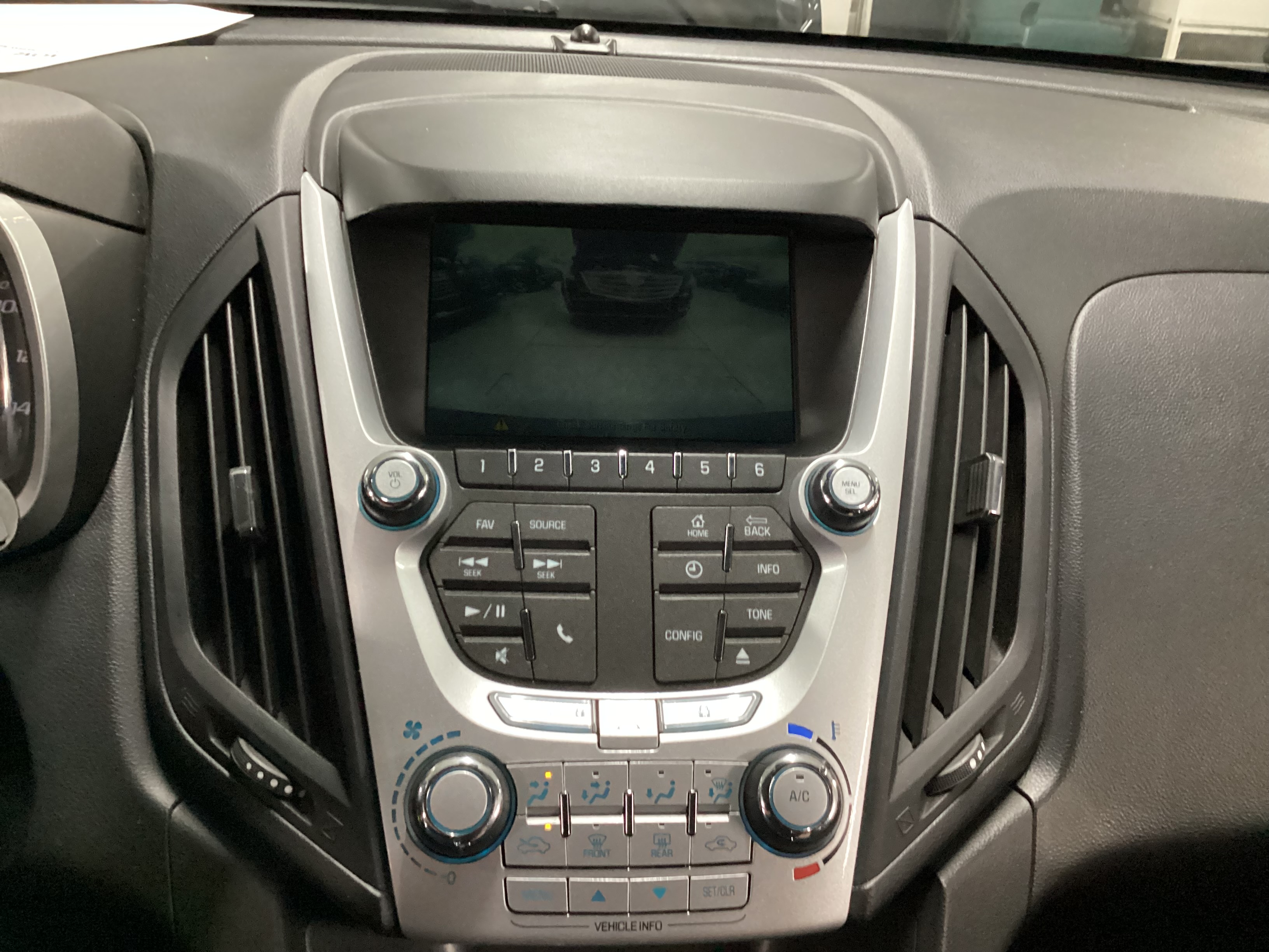 2015 CHEVROLET Equinox LT - Image 16