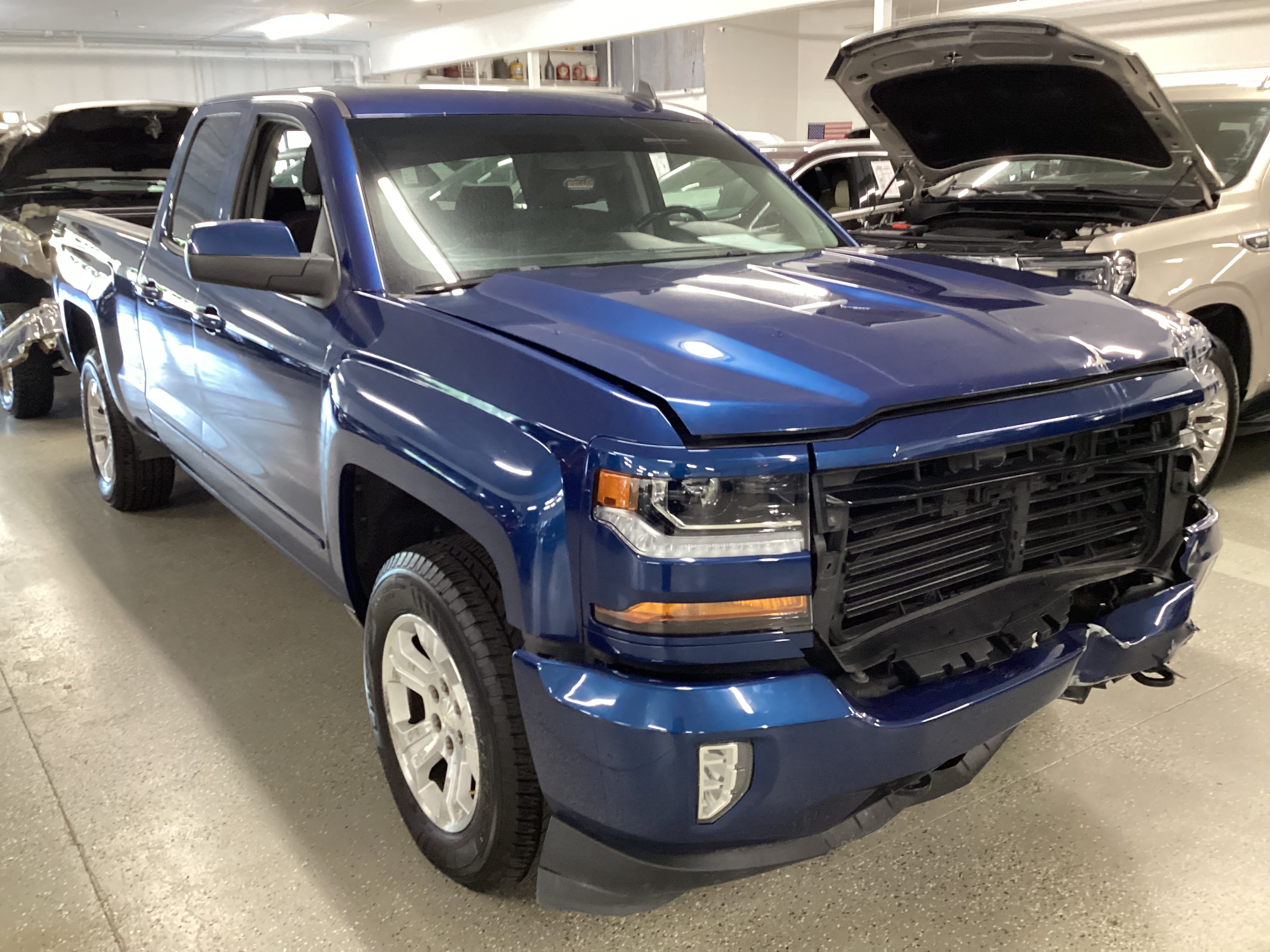 2018 CHEVROLET Silverado 4WD Double Cab LT - Image 4