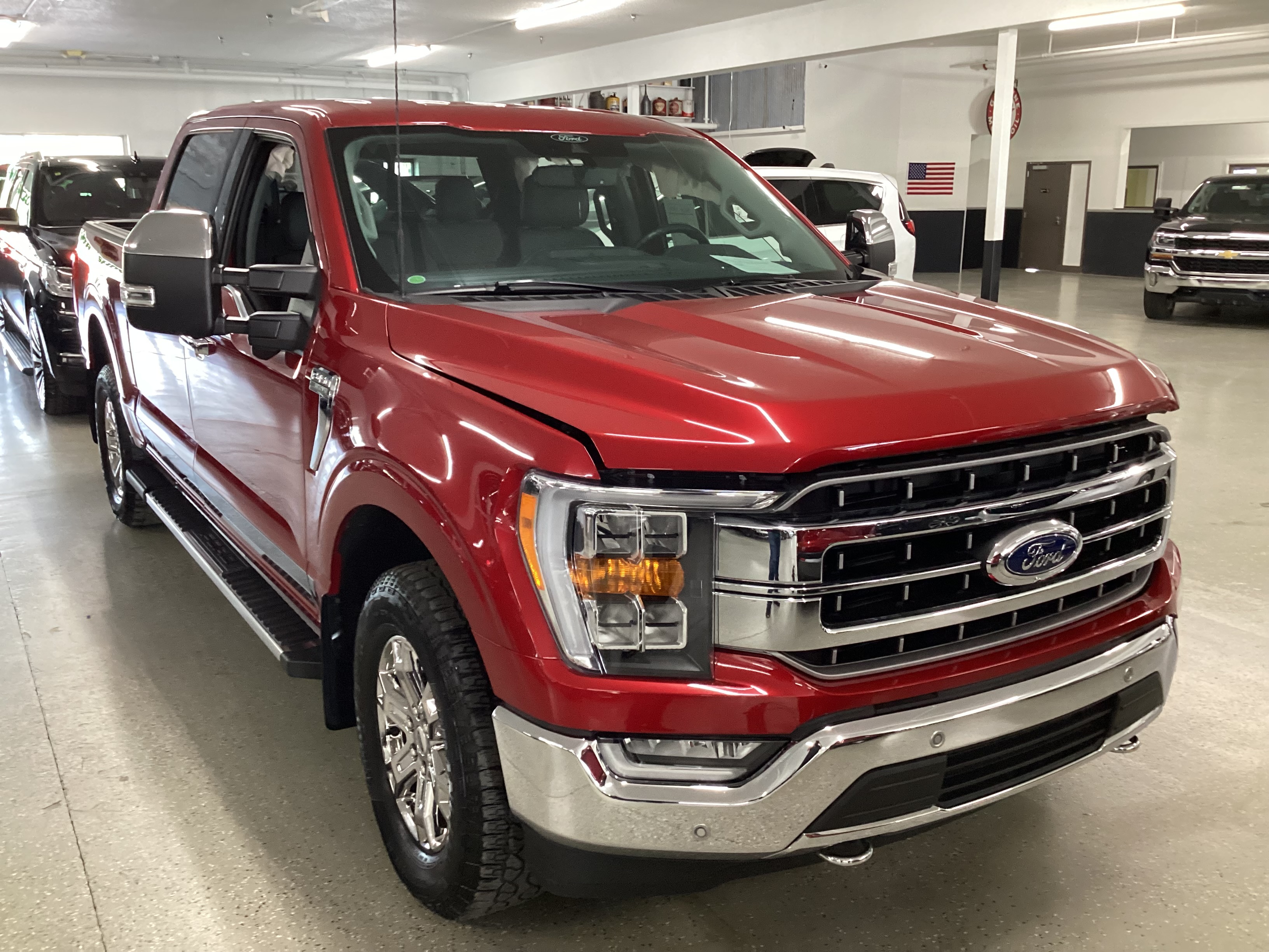 2022 FORD F-150 Lariat 4WD SuperCrew - Image 4