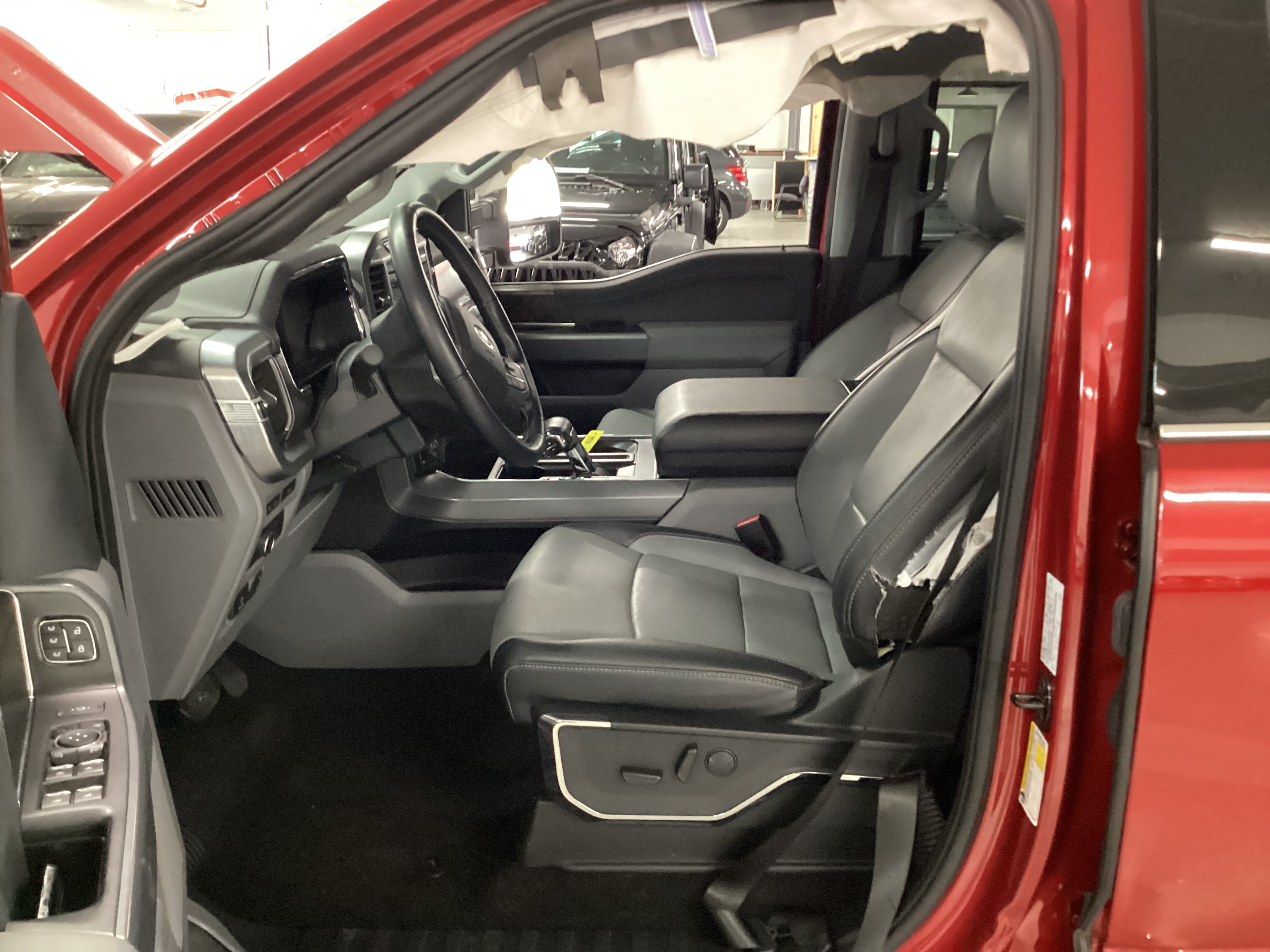 2022 FORD F-150 Lariat 4WD SuperCrew - Image 8