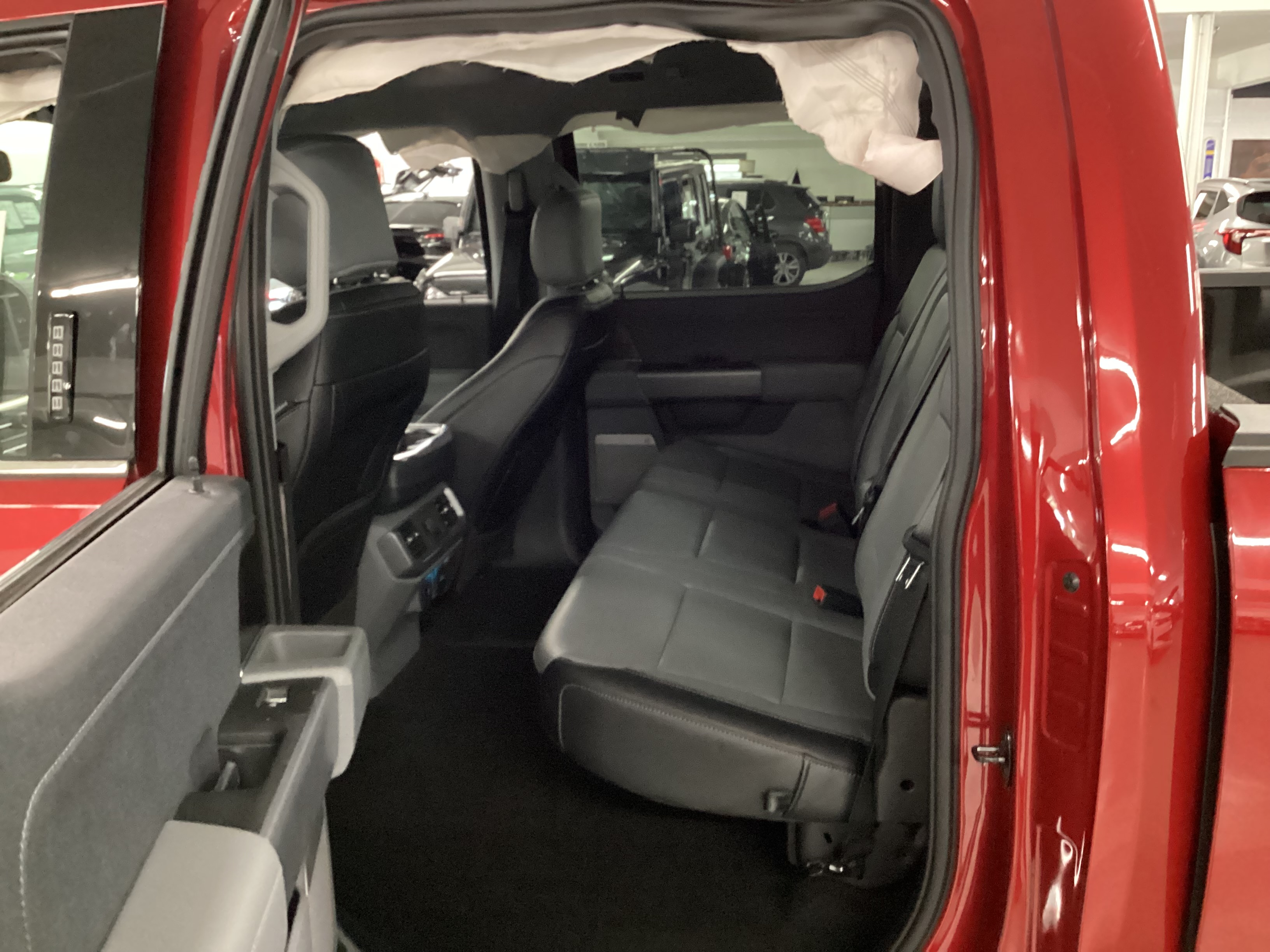2022 FORD F-150 Lariat 4WD SuperCrew - Image 11