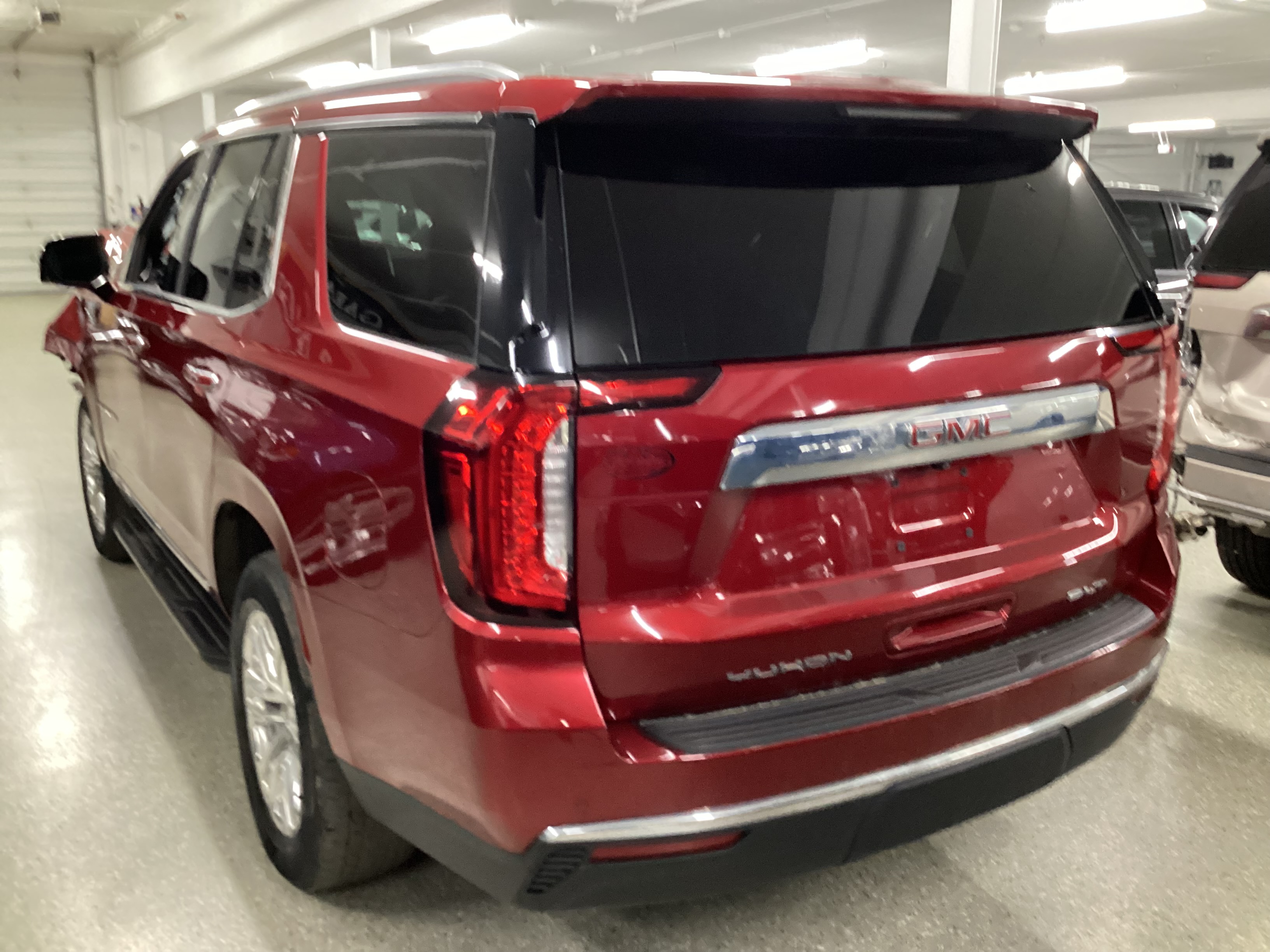 2022 GMC Yukon SLT 4WD - Image 2
