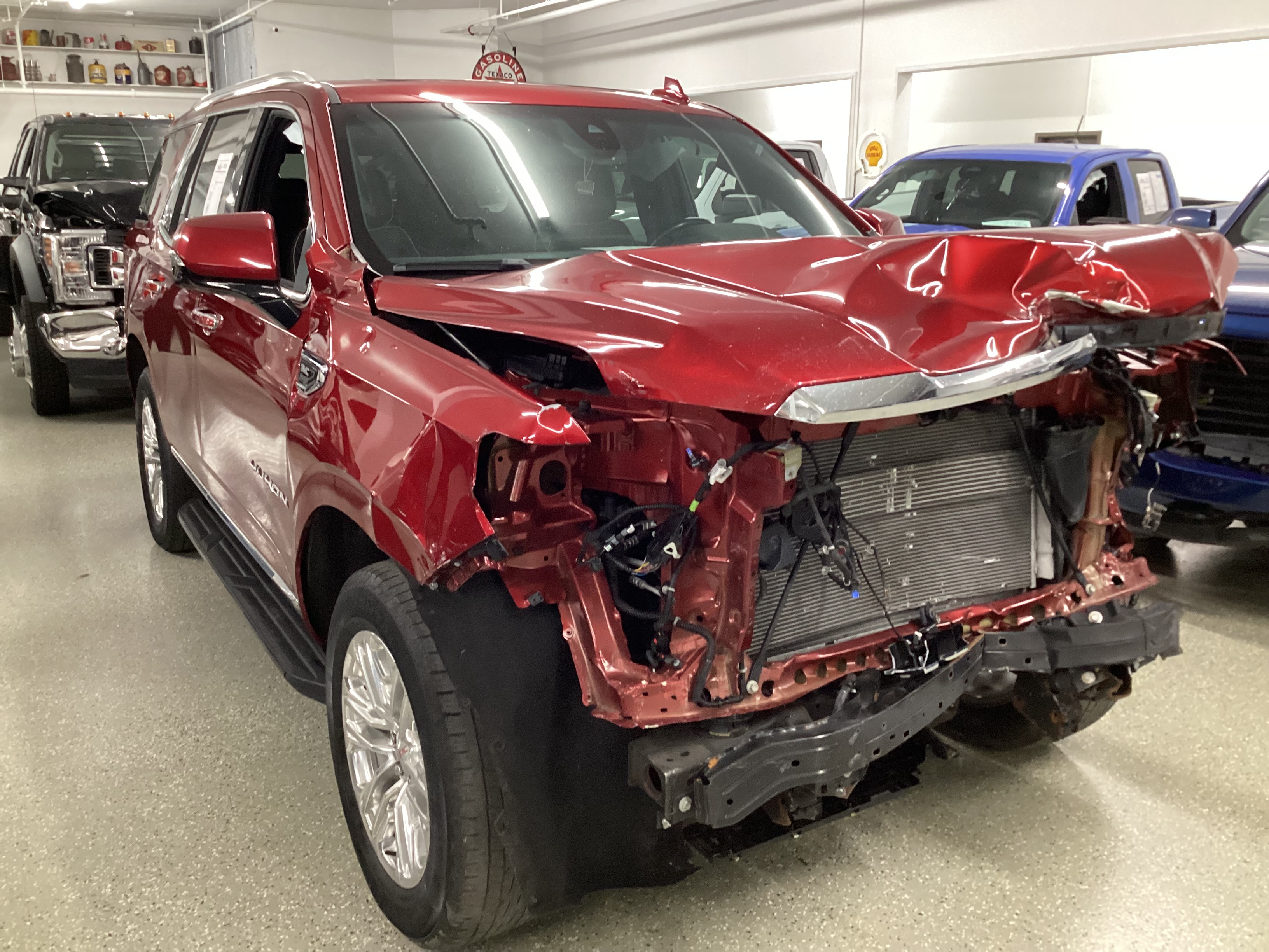 2022 GMC Yukon SLT 4WD - Image 4