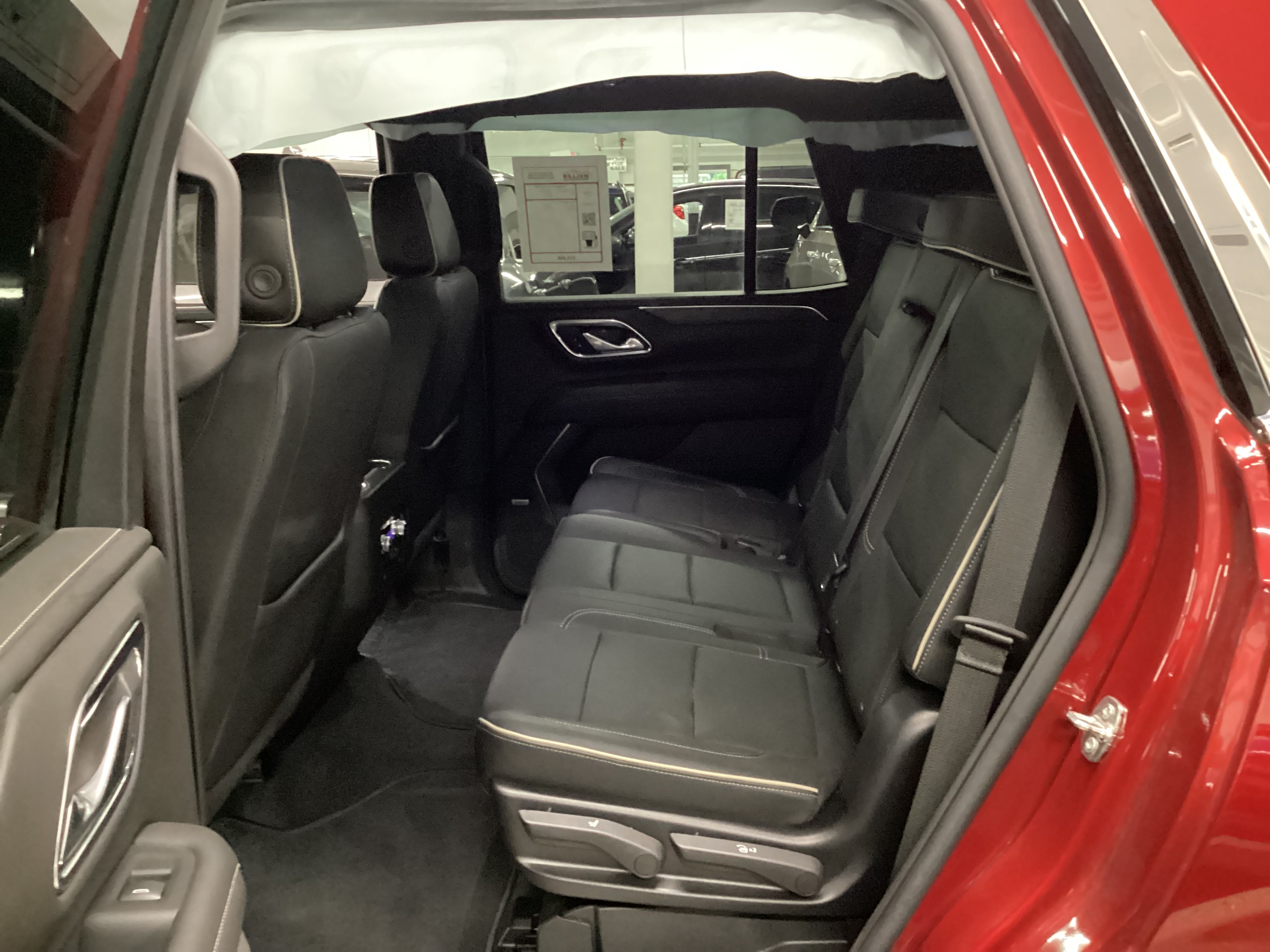 2022 GMC Yukon SLT 4WD - Image 10