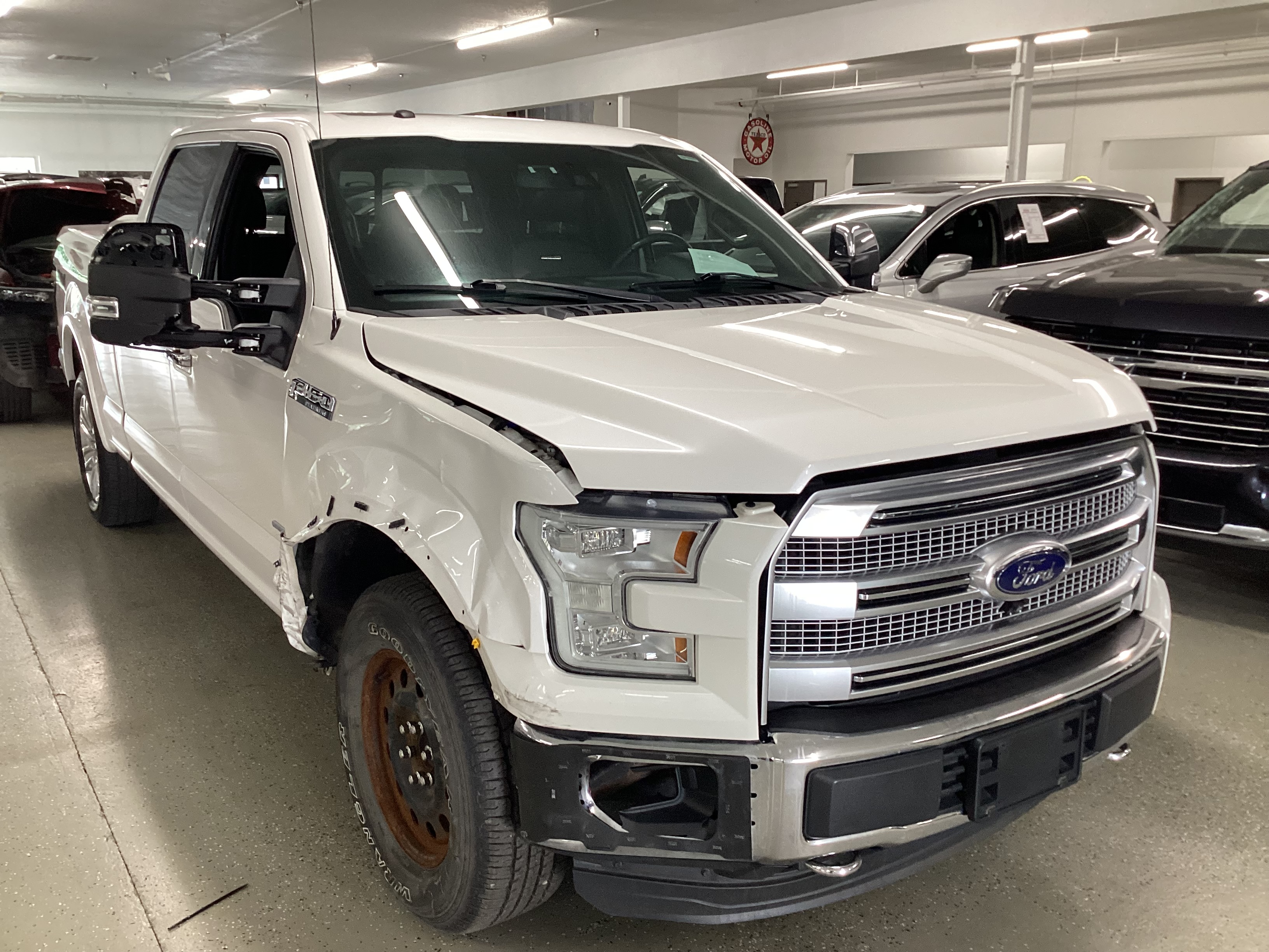 2016 FORD F-150 Platinum SuperCrew 4WD - Image 4