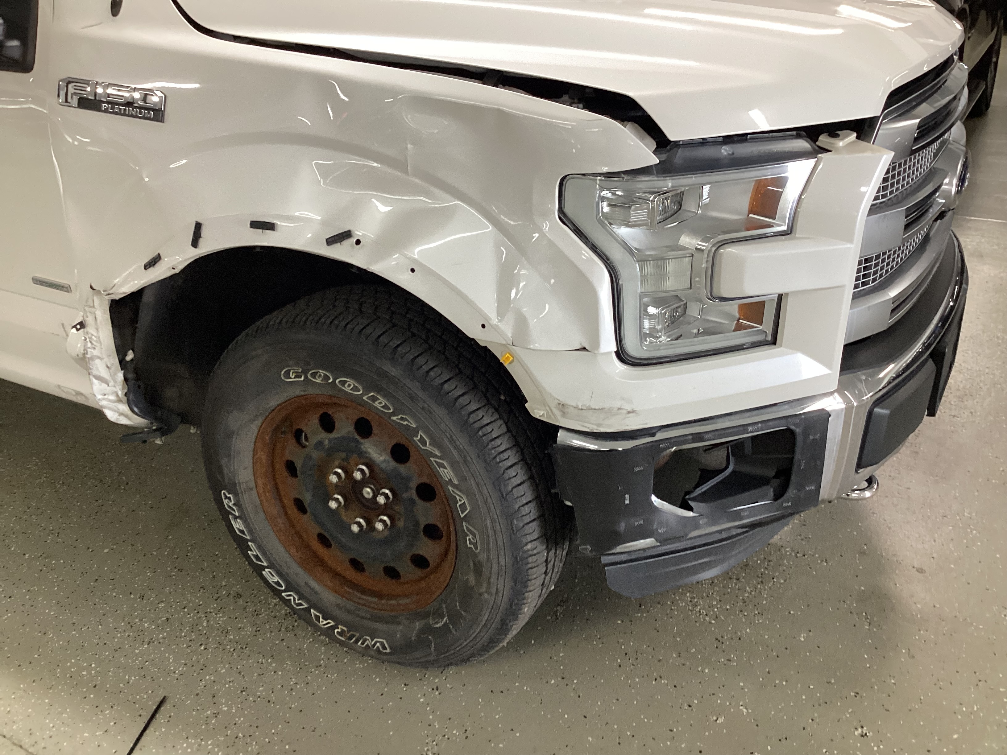 2016 FORD F-150 Platinum SuperCrew 4WD - Image 5
