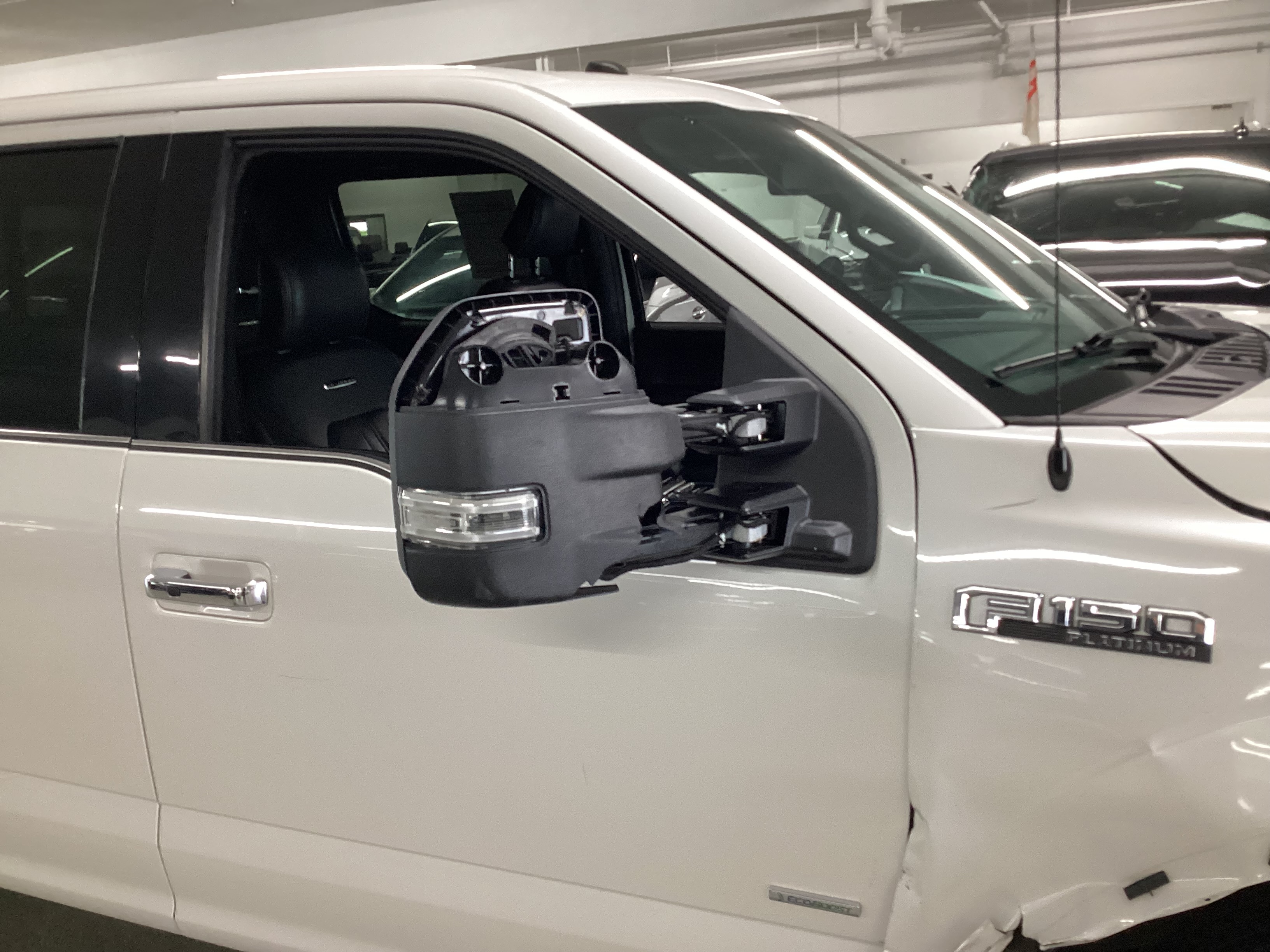 2016 FORD F-150 Platinum SuperCrew 4WD - Image 6